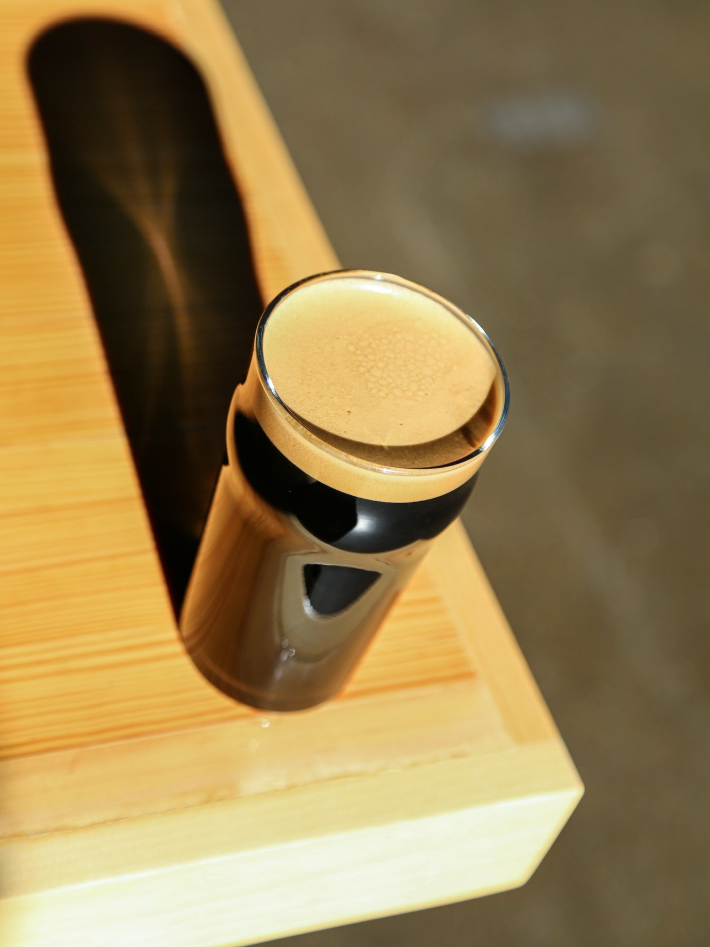 It&rsquo;s beer o&rsquo;clock! Lauren&rsquo;s pourin&rsquo;! Grab a seat and a fresh pint and enjoy Thanksgiving Eve with us! Happy Hour 3-6!  @weeklyjams_com with @realdylanverona starts at 6:00. Featured performers are @alisavelasquezmusic and Gian