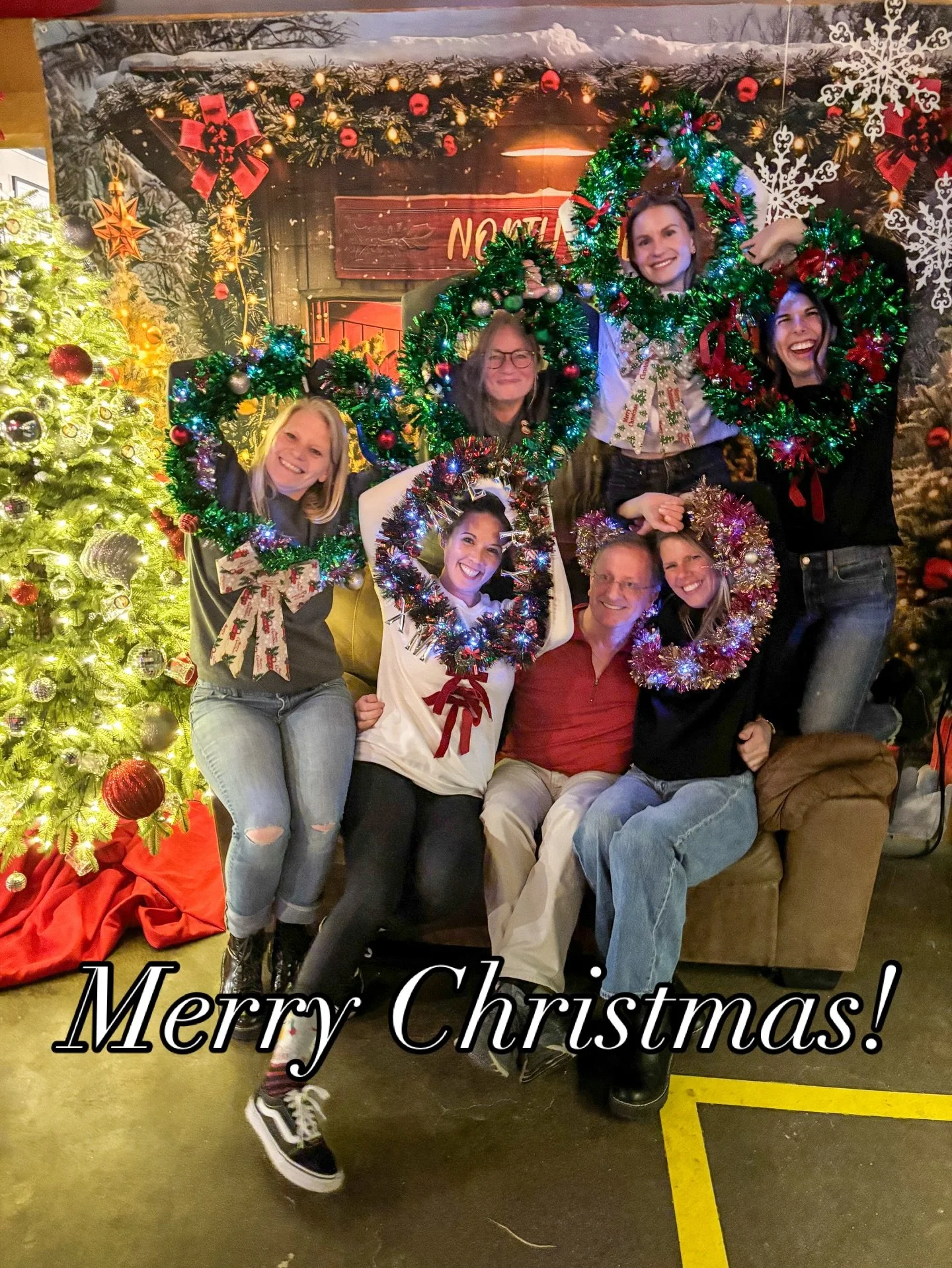 We wish you all a very Merry Christmas. We hope the day is your kind of perfect. ✌️☺️🍻

#ctbeer #ctbrewersguild #ctbrewery #merrychristmas❤️ #almostfamousbrewing