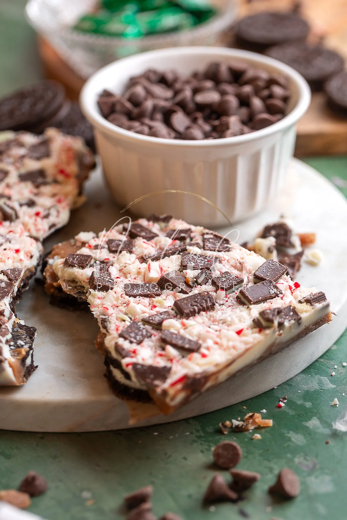 Oreo Mint Toffee Bark  - LRWM-34.jpg