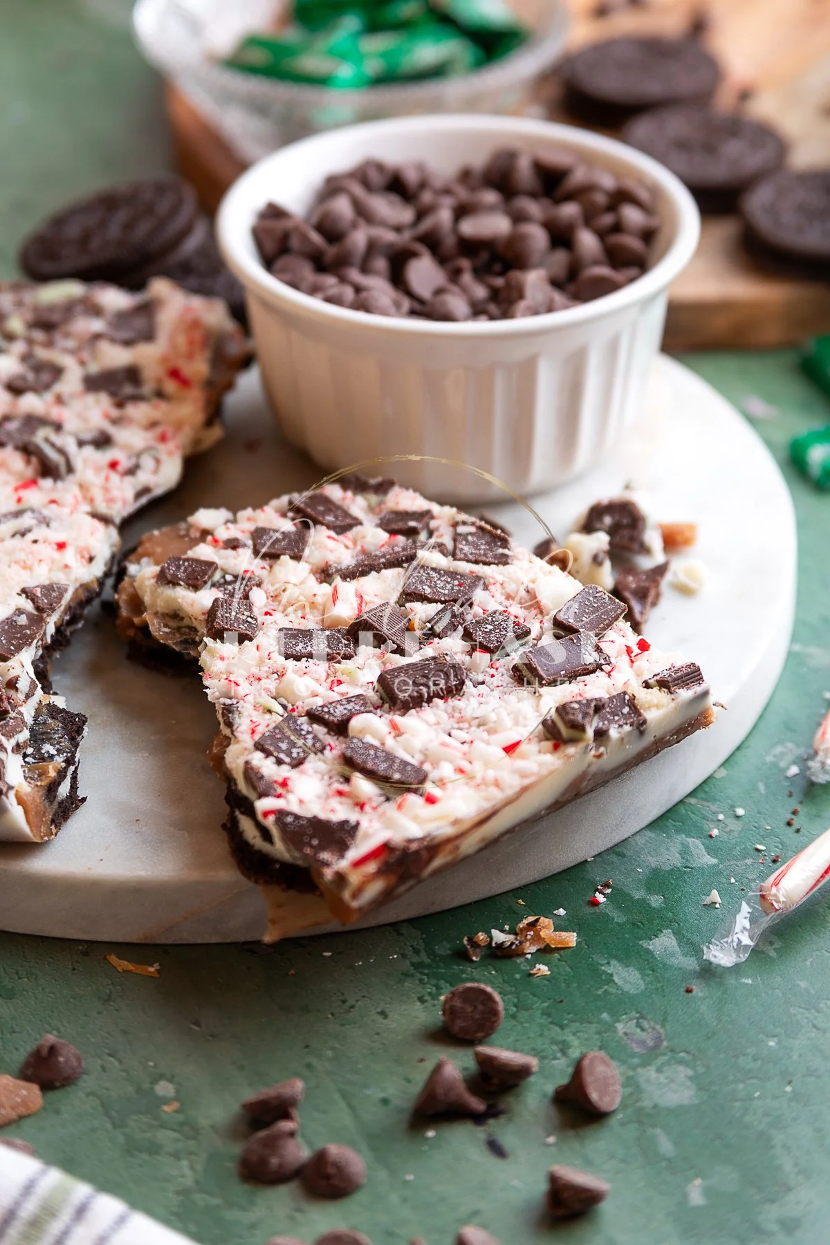 Oreo Mint Toffee Bark  - LRWM-32.jpg