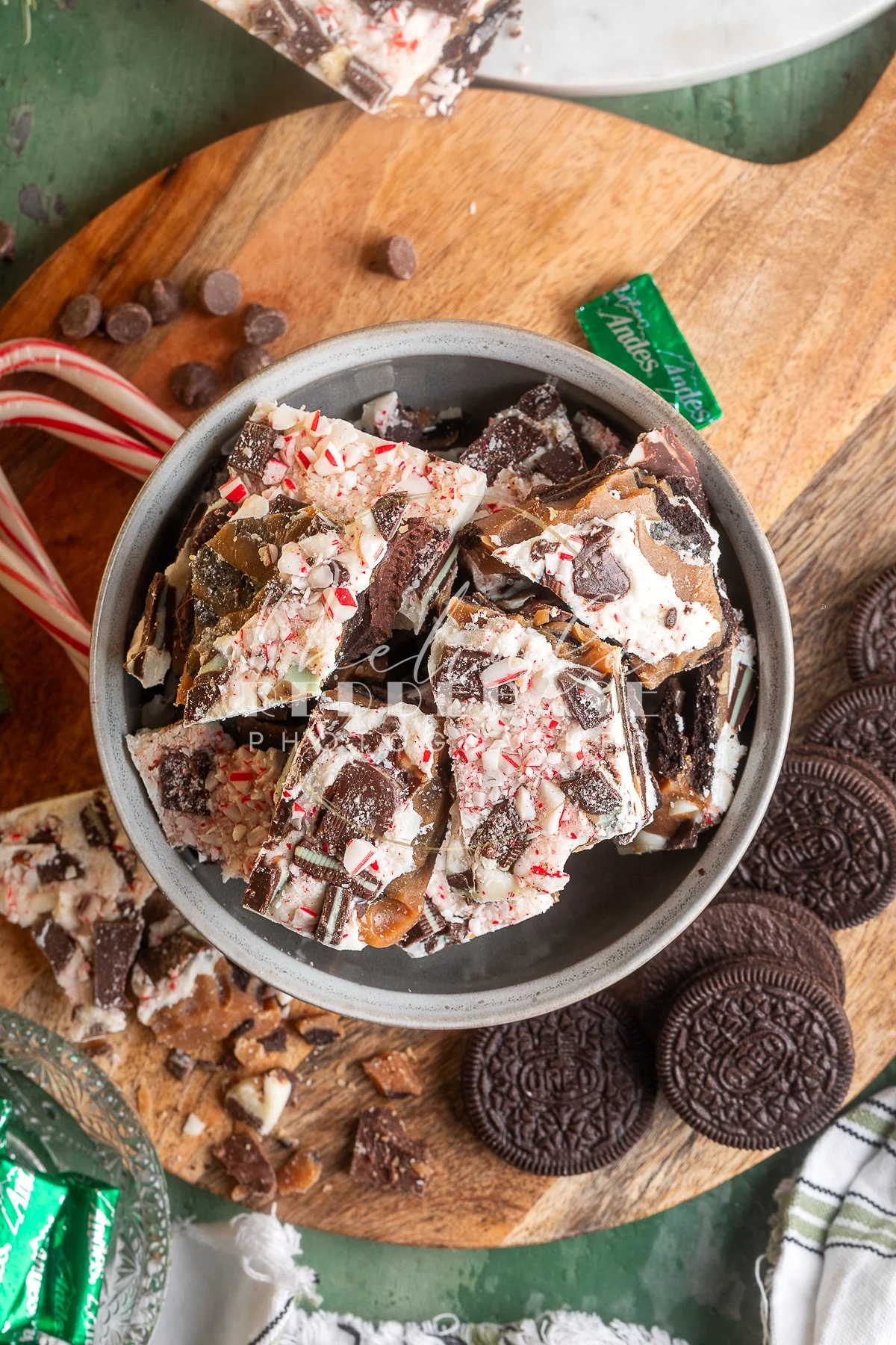 Oreo Mint Toffee Bark  - LRWM-17.jpg