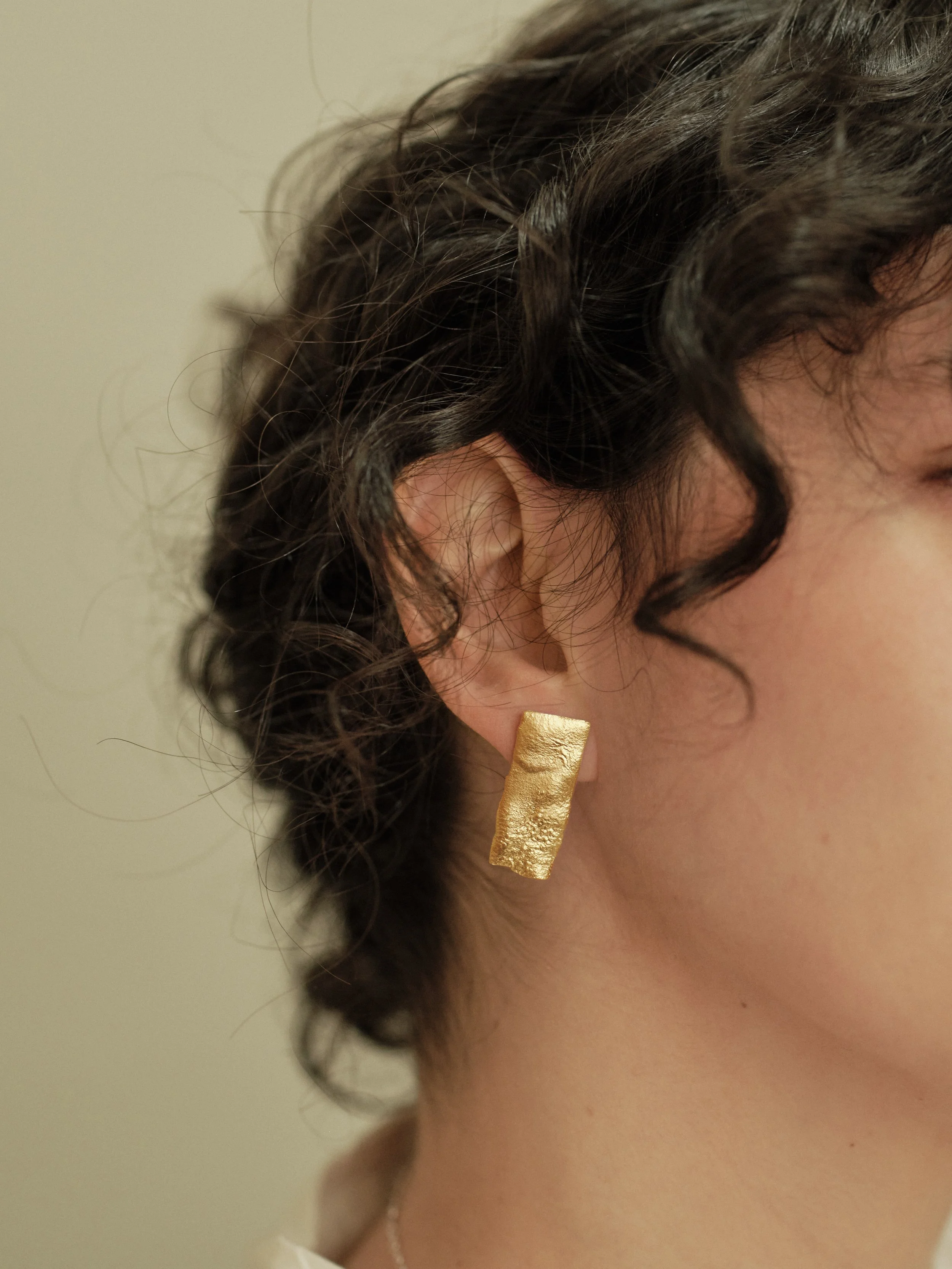 3. Symone_Oblong_Gold.jpg