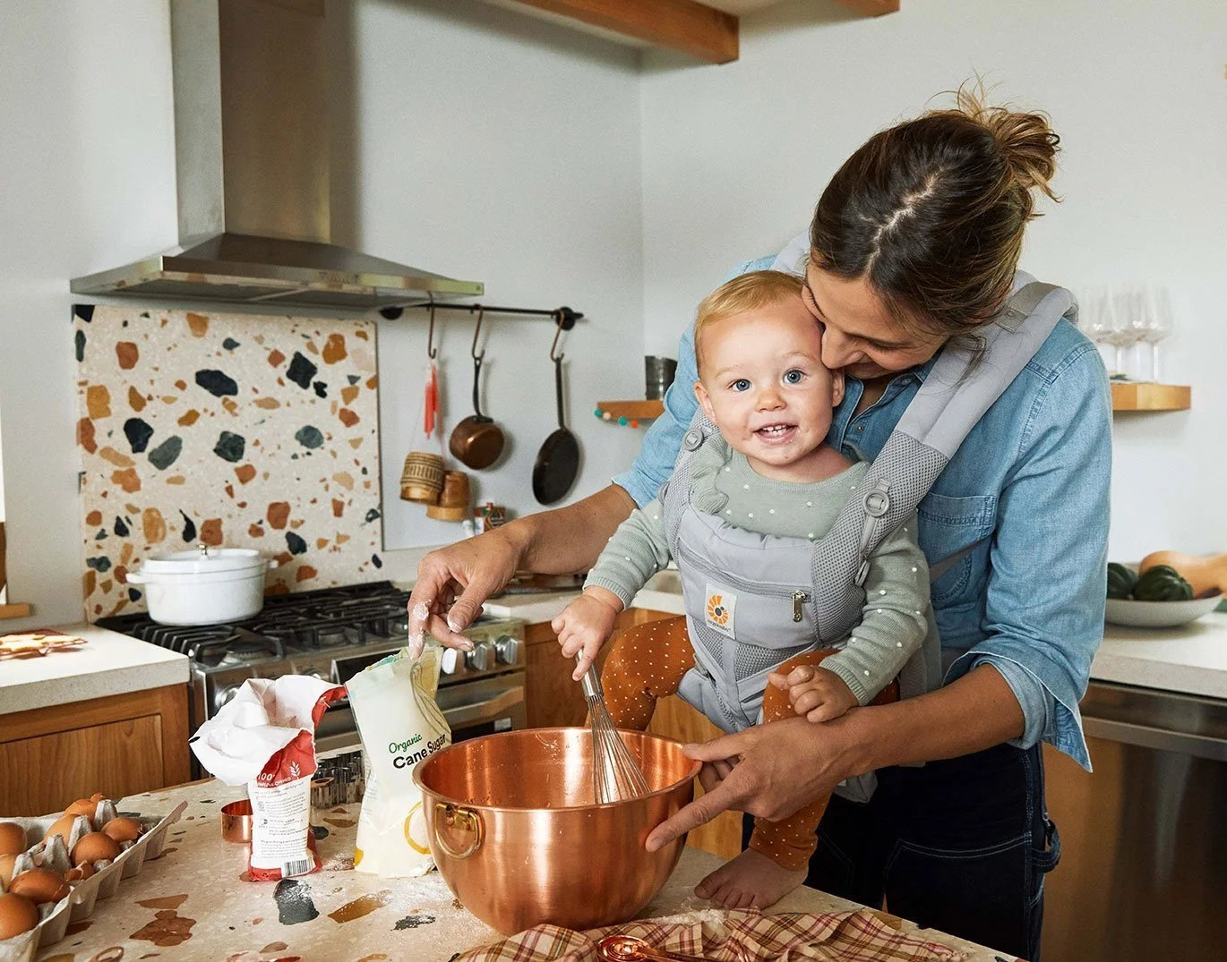 BAB_HOLIDAY_KITCHEN_BAKING_WITH_BABY_02_0192_1-WEB.jpg
