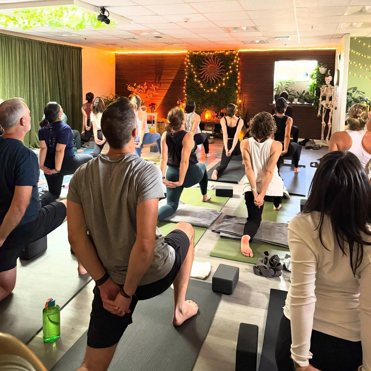 We are so very GRATEFUL for all the members of the @bk1hub community. With @bkyogaonearth&rsquo;s postural precision &amp; soul service coupled alongside @hybridonetraining real-world strength &amp; steady mind endurance, we&rsquo;re surrounded by Be