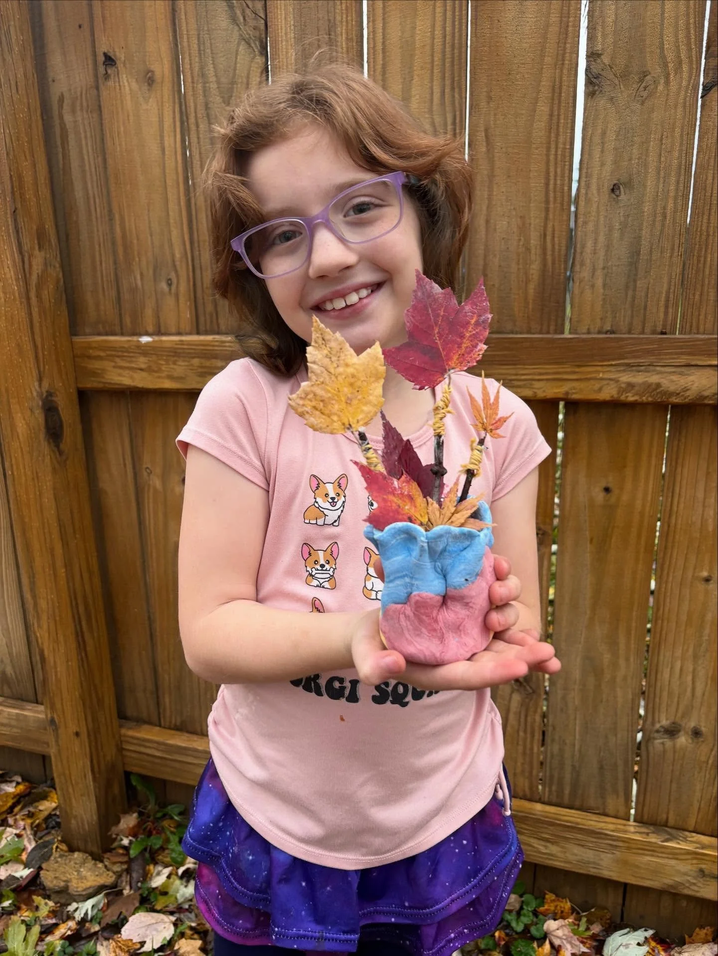 our make &amp; play group went alllll out with these thanksgiving table centerpieces! kids pressed &amp; sealed their own leaves, dyed their clay and created one of a kind vases THEN arranged the leaves until they were exactly right! hats off to all 