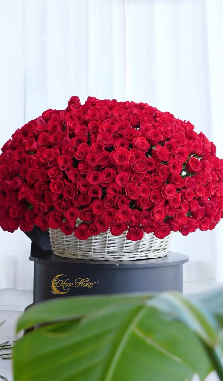 Deluxe Rose Basket
