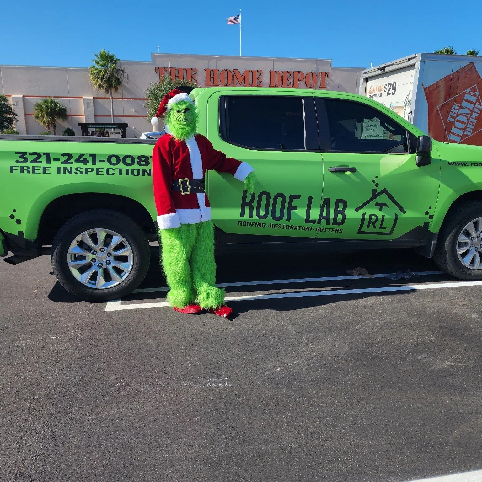 The grinch is back &amp; brought the fun to the VB Indoor &amp; Outdoor Lakeside Market  this past weekend!

We had an awesome time connecting with the Vero Beach community. There&rsquo;s something special about events like this, especially during th