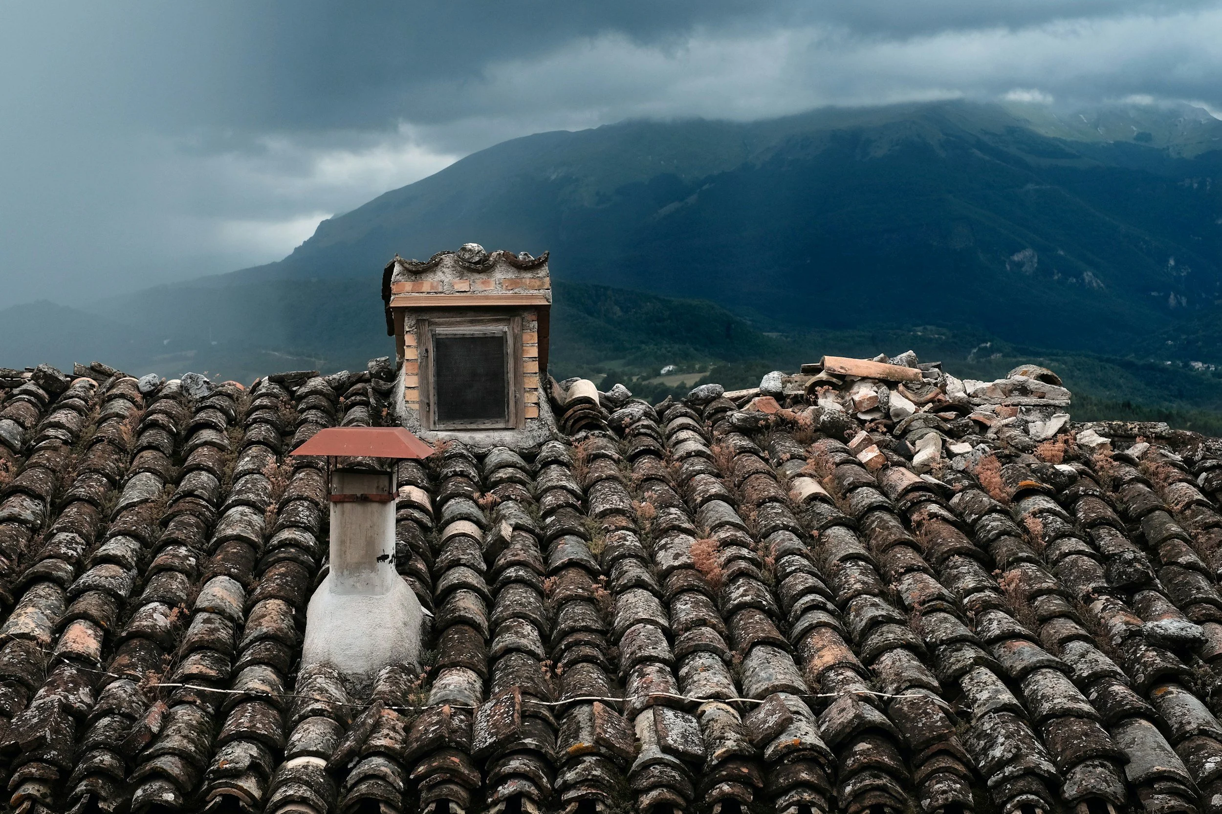 Tropical Storms and Your Roof: What We See Most Often in Mobile and Melbourne