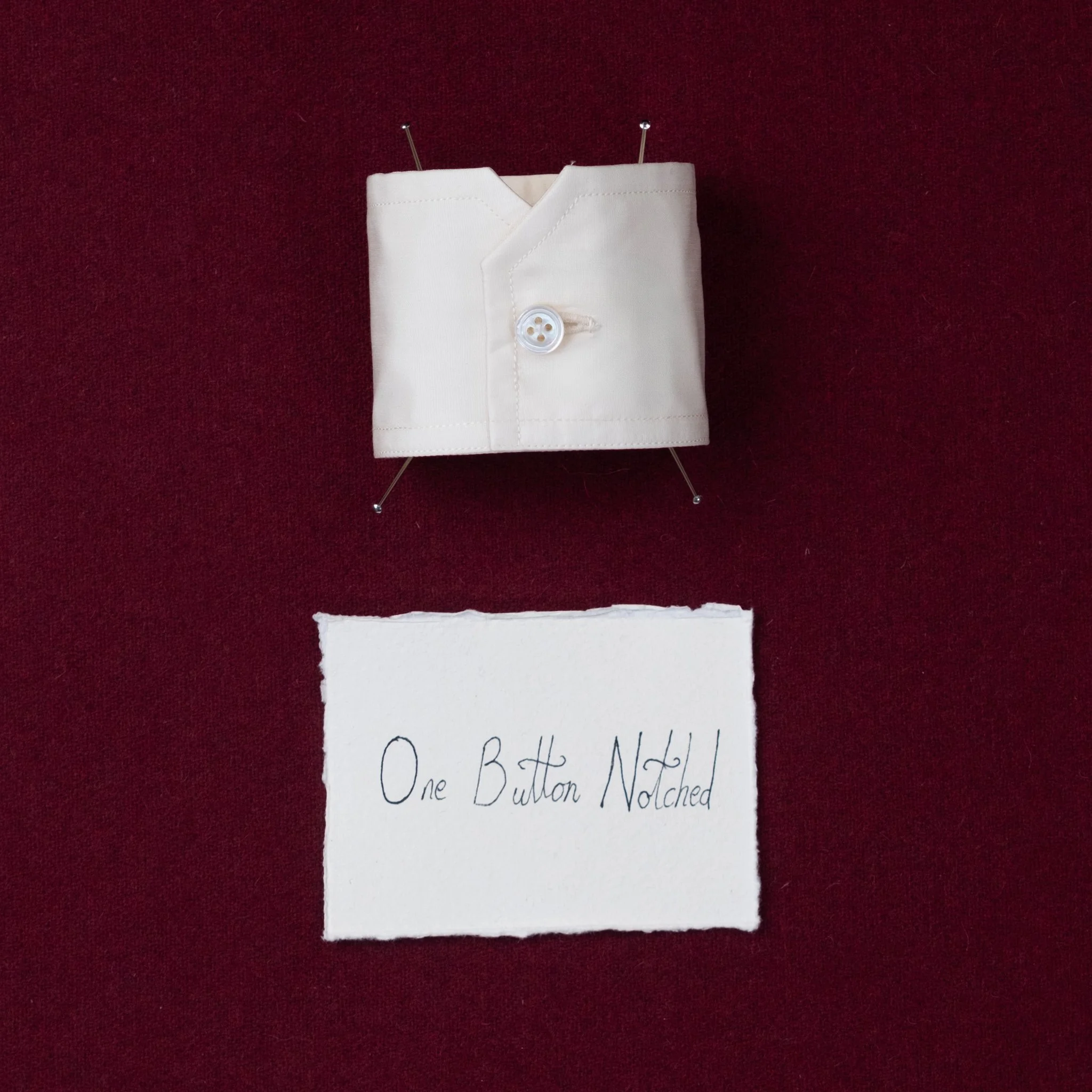 One Button
Notched
A notch is a geometric twist on the
round edge. Once thought of as more
contemporary, now not seen as often.
It is a unique style choice.