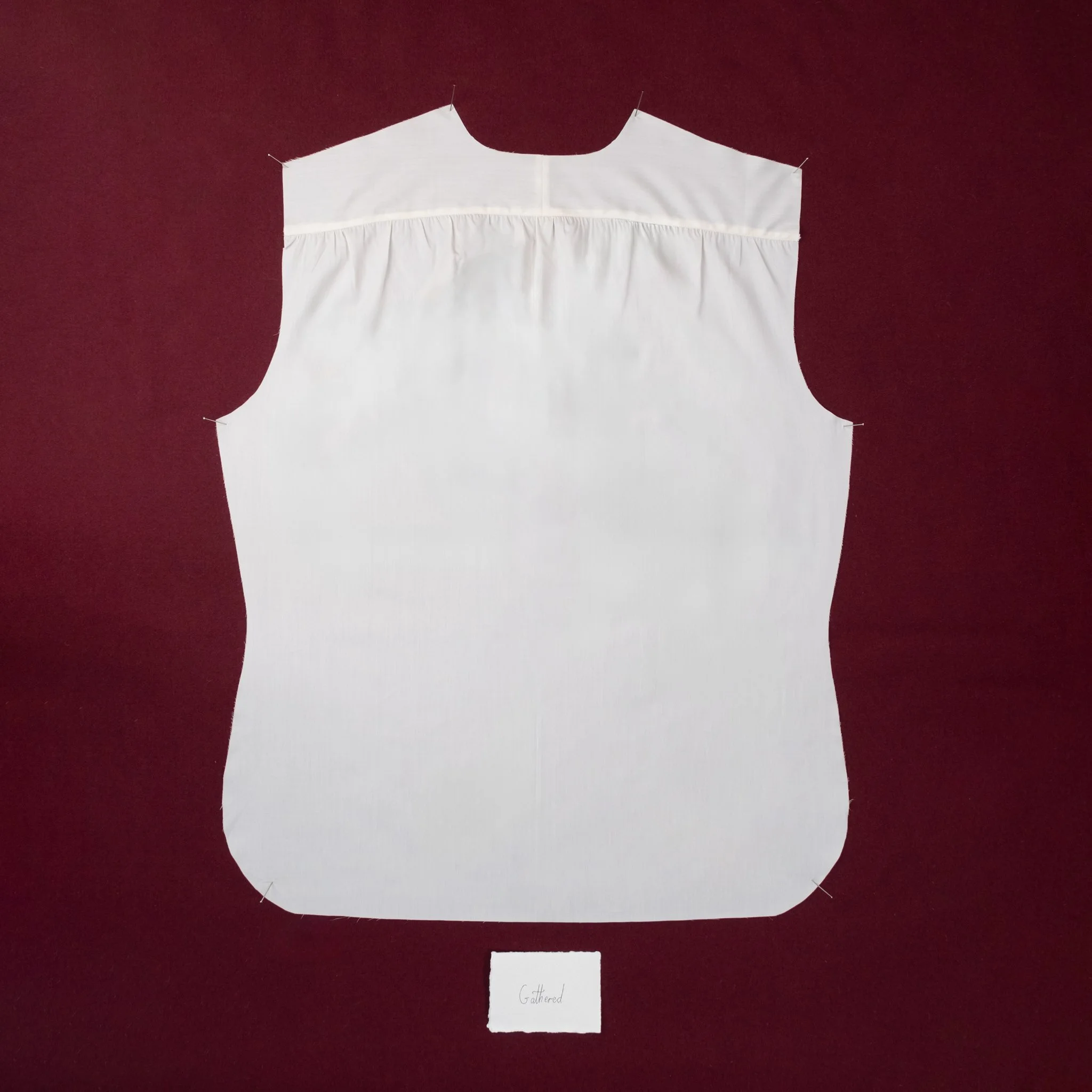 Gathered
Evenly distributing fullness helps the
back appear smooth while still giving
room to move. This is a lovely effect in a
silk or linen fabric as it creates an elegant
drape across the back.