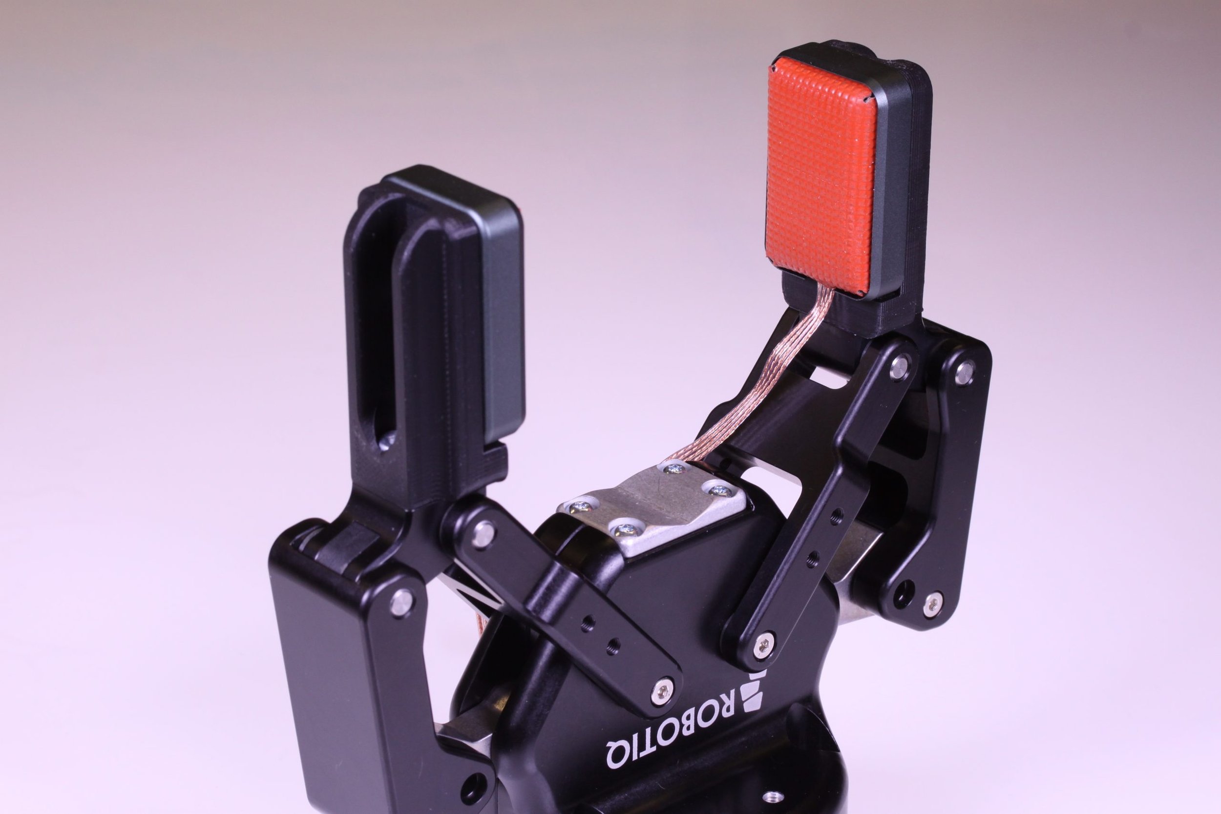 TactileSensor_OnGripper.jpg
