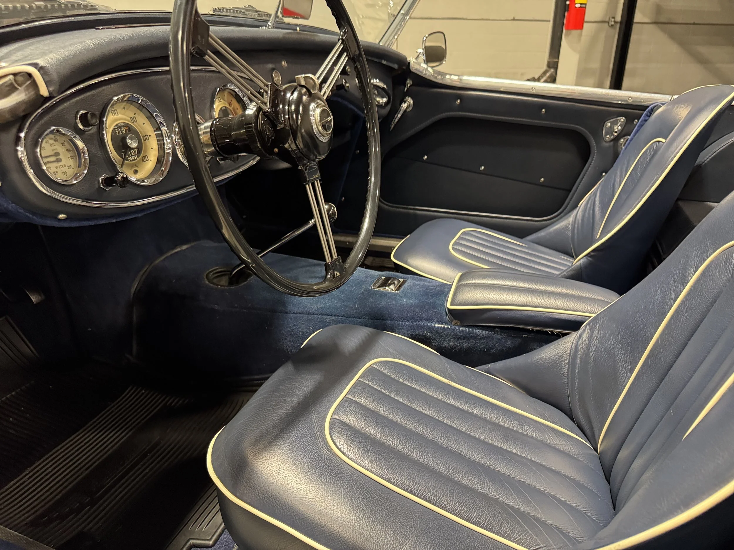 1960 Austin Healey 3000 Interior Drivers 2.jpeg