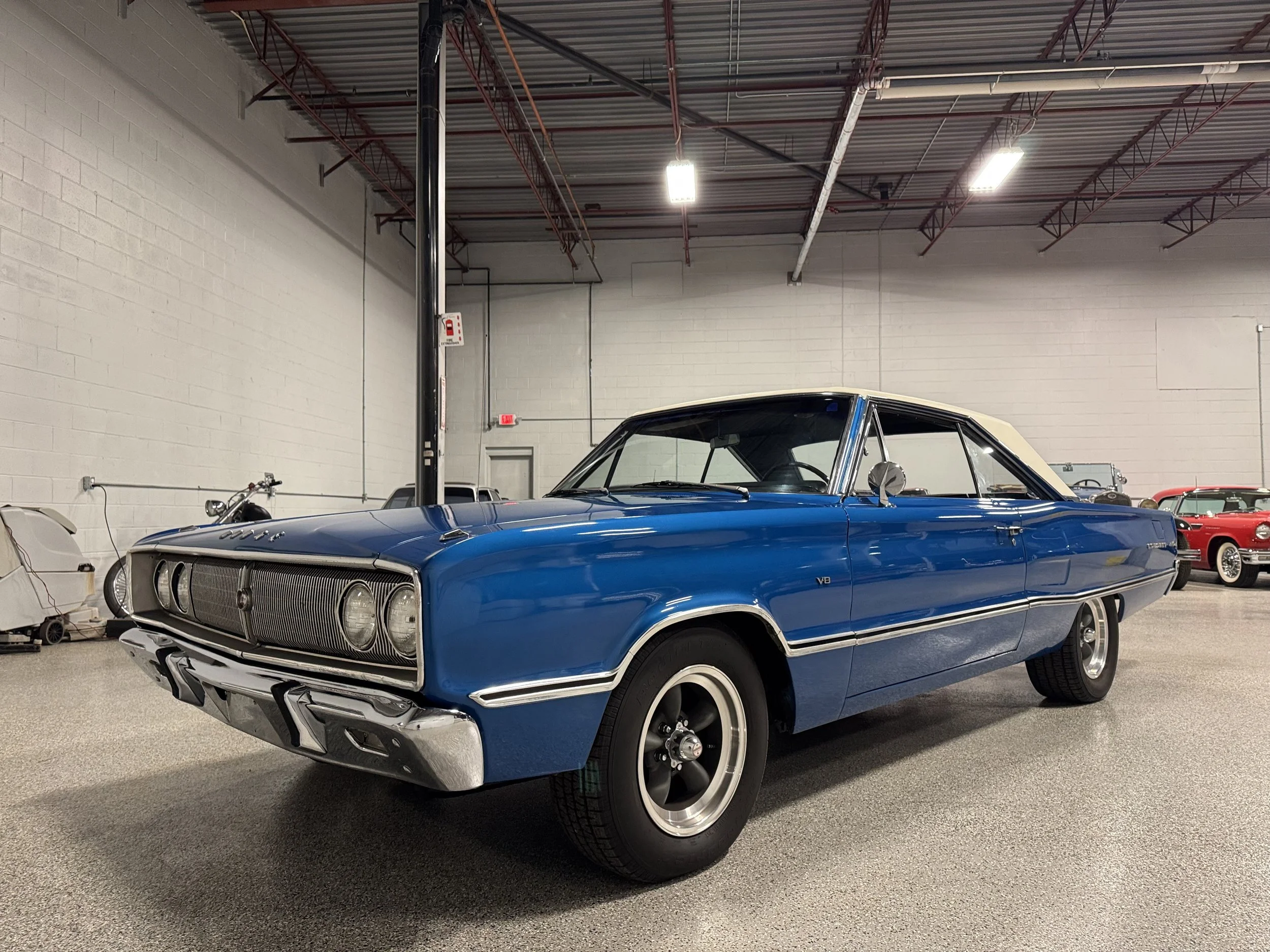 1967_Dodge_Coronet_Left_Front.jpeg