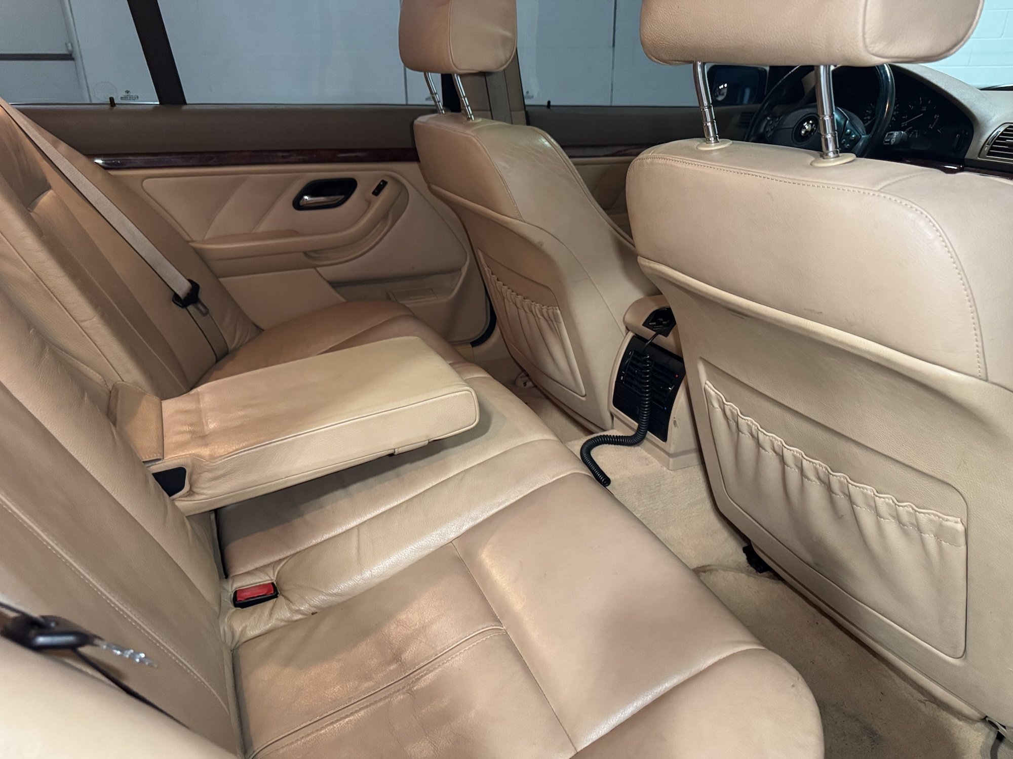 2000_BMW_540_Rear_Seats.jpeg