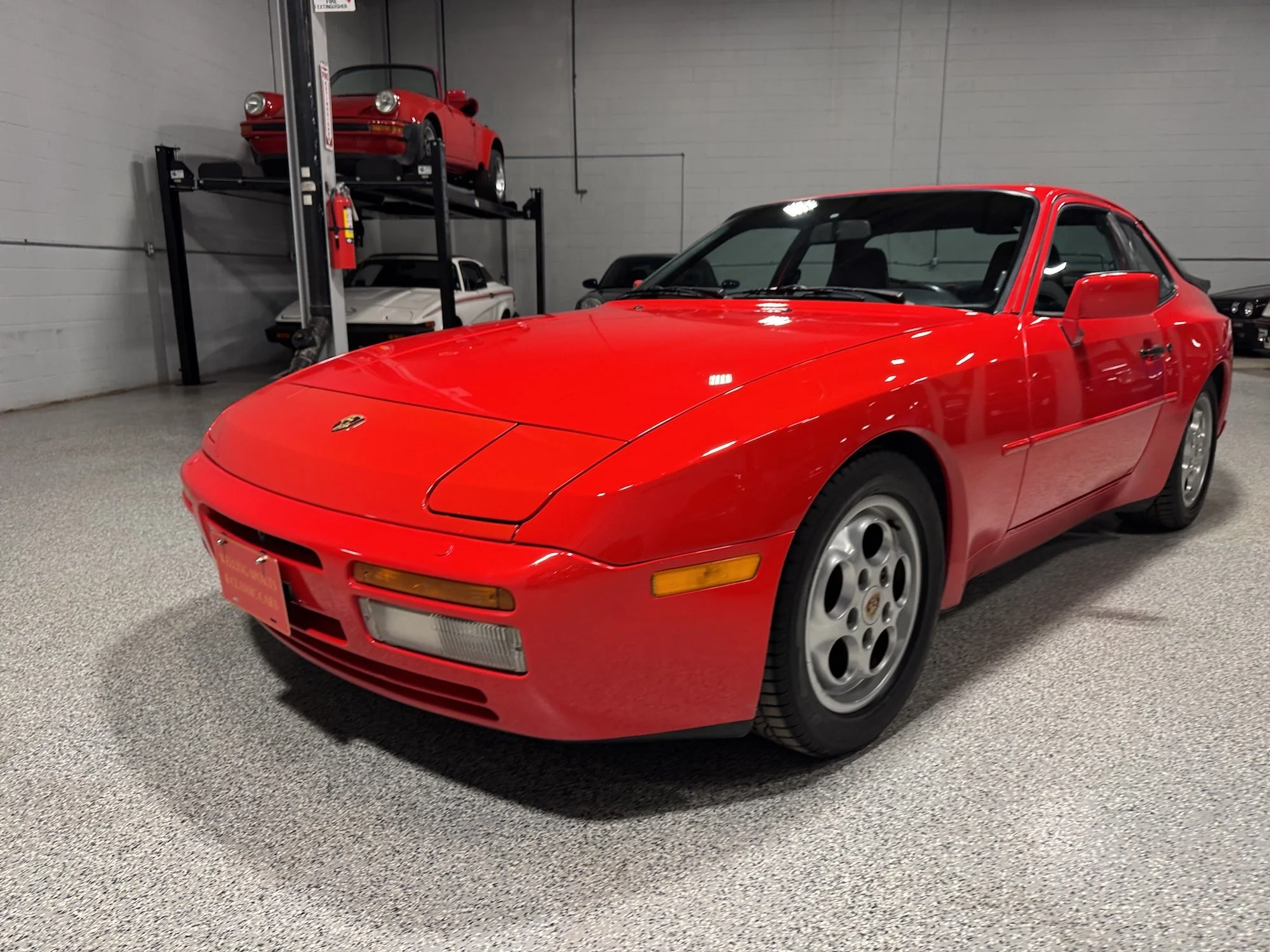 1987 Porsche 944 Turbo Front L.jpeg