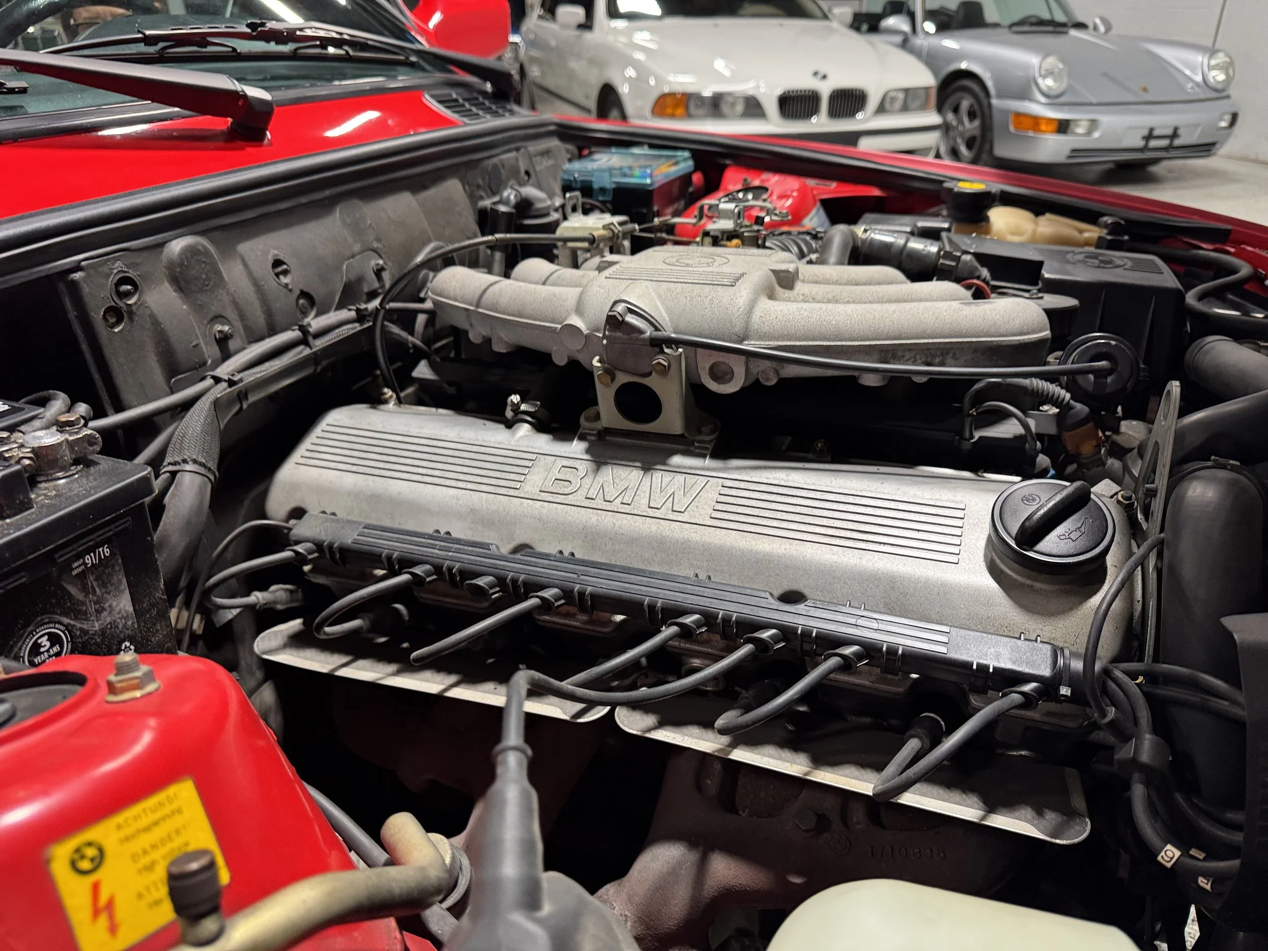 1990_BMW320i_Engine2.jpeg