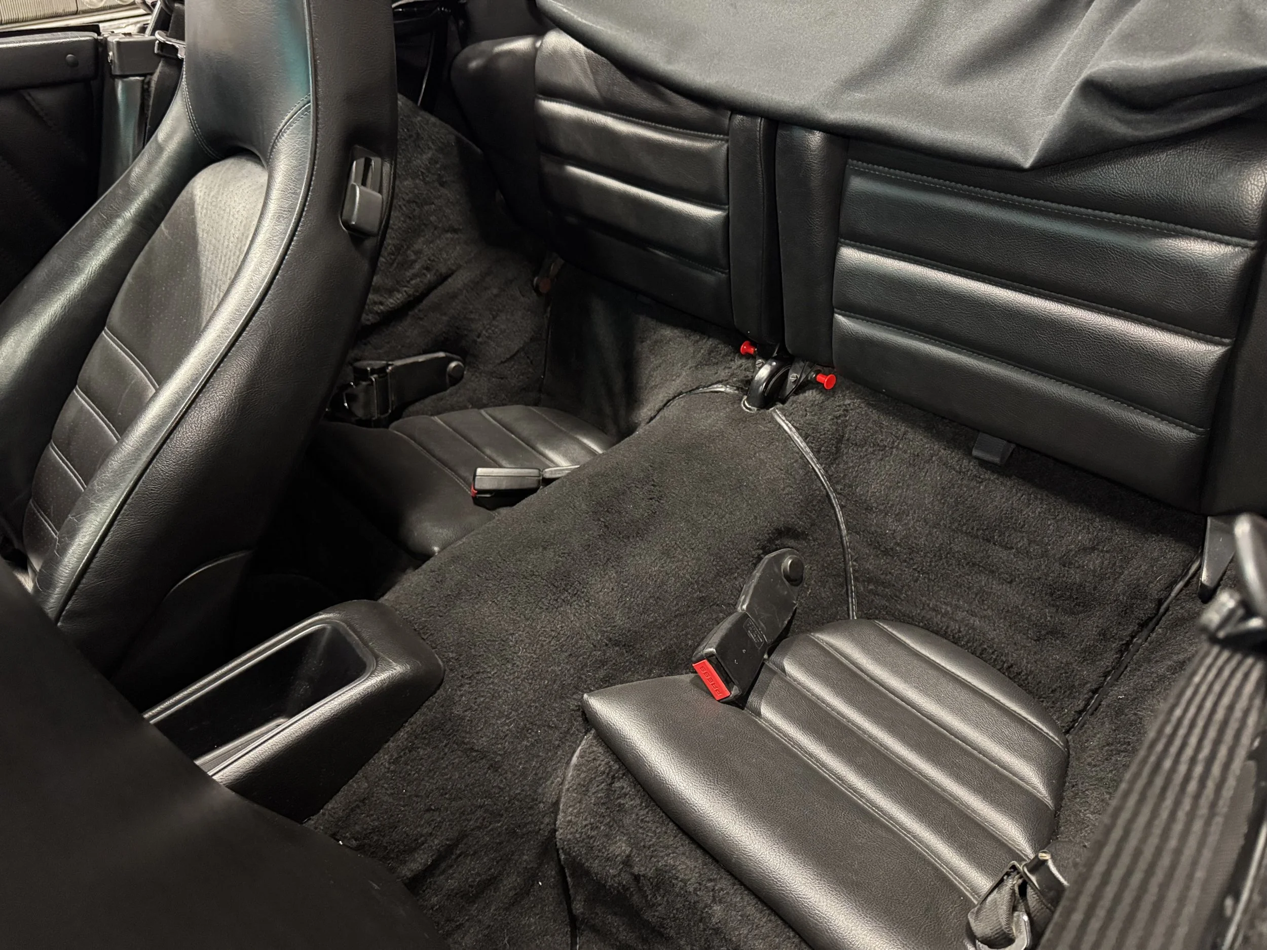 1990_Porsche_911_Carrera_Back_Seats.jpeg