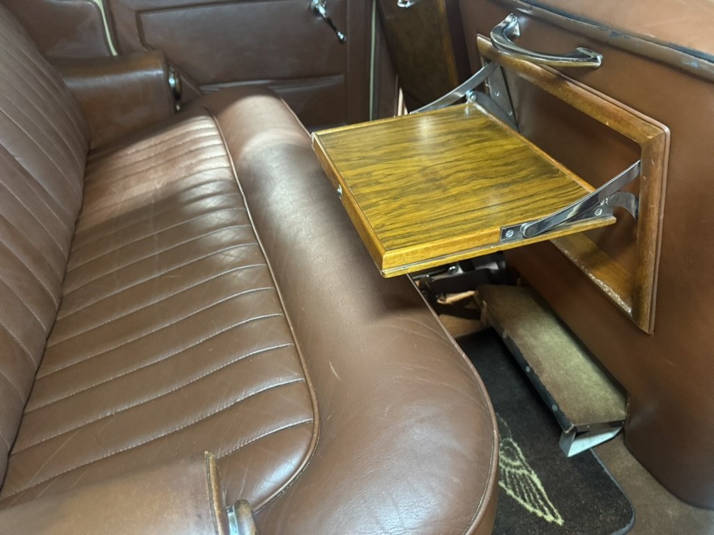 1952_Bentley_MKVI_RearSeats3(1).jpg