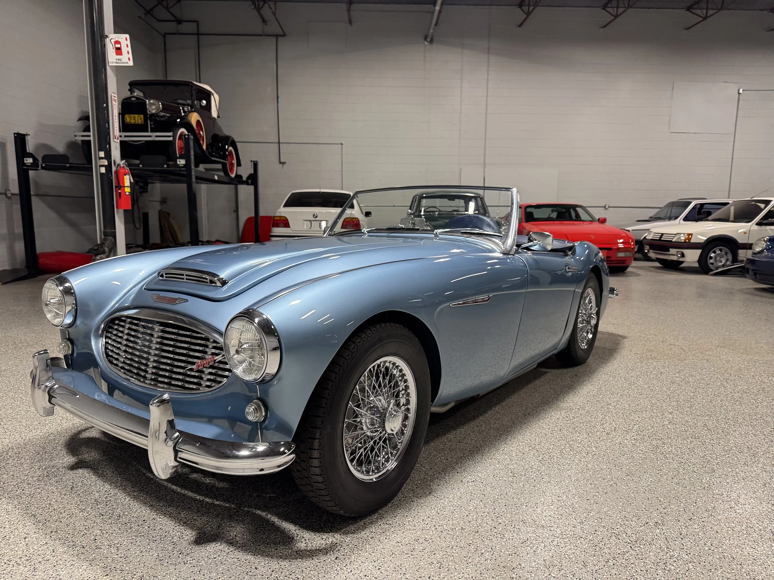 1960 Austin Healey 3000 Front Left.jpeg