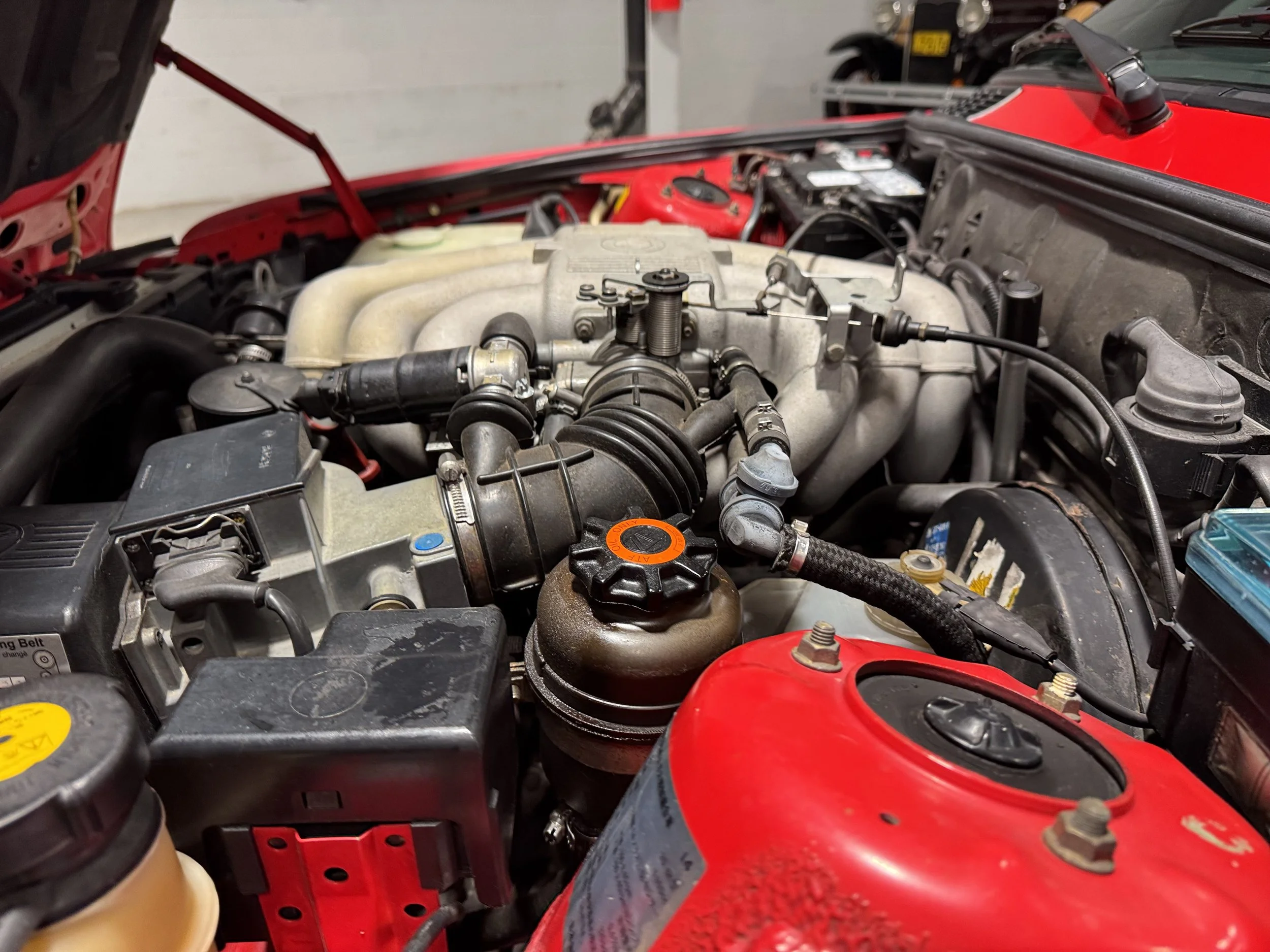 1990_BMW_320i_Engine.jpeg