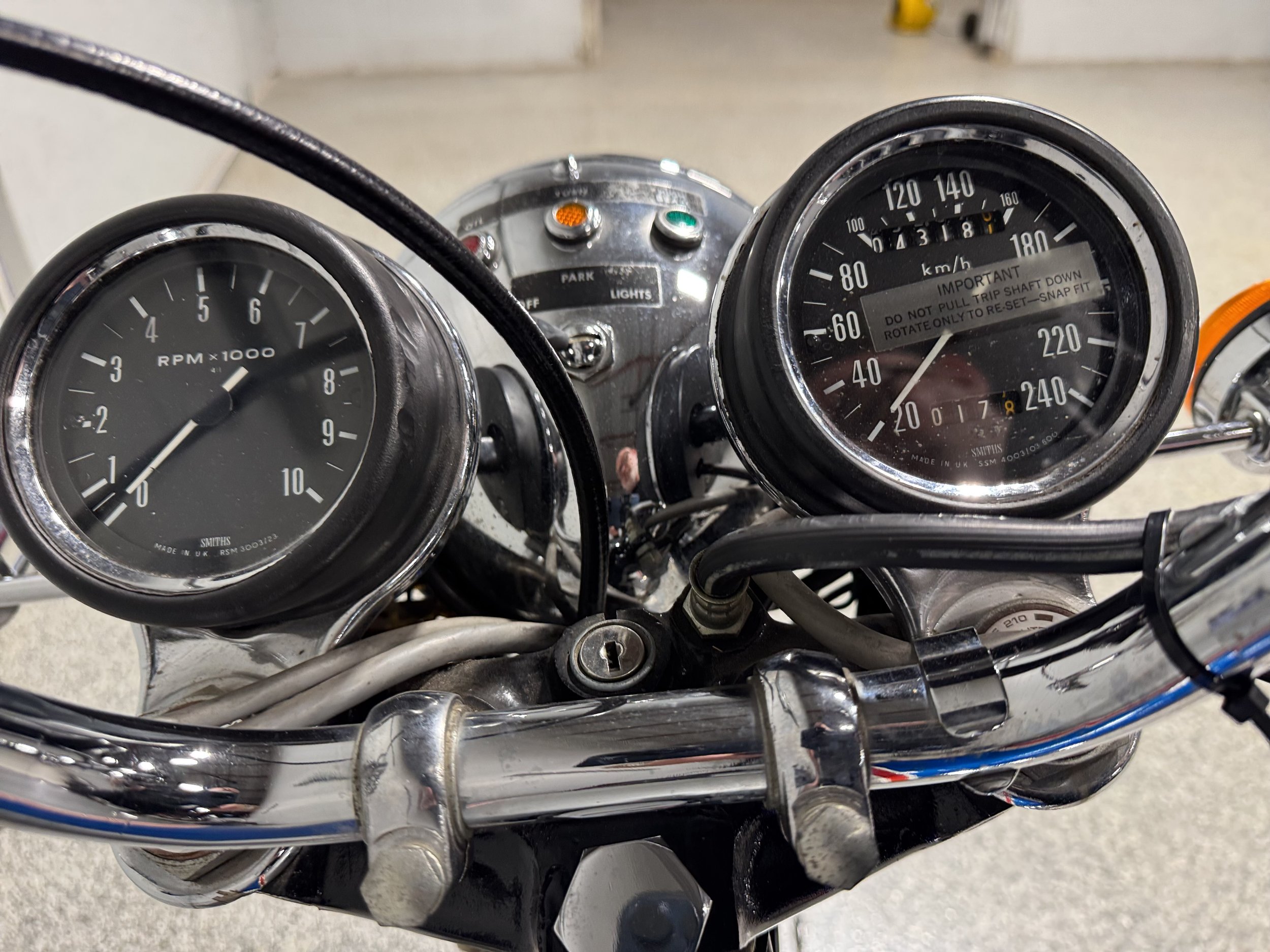 1978 Triumph Jubilee Gauges.jpeg