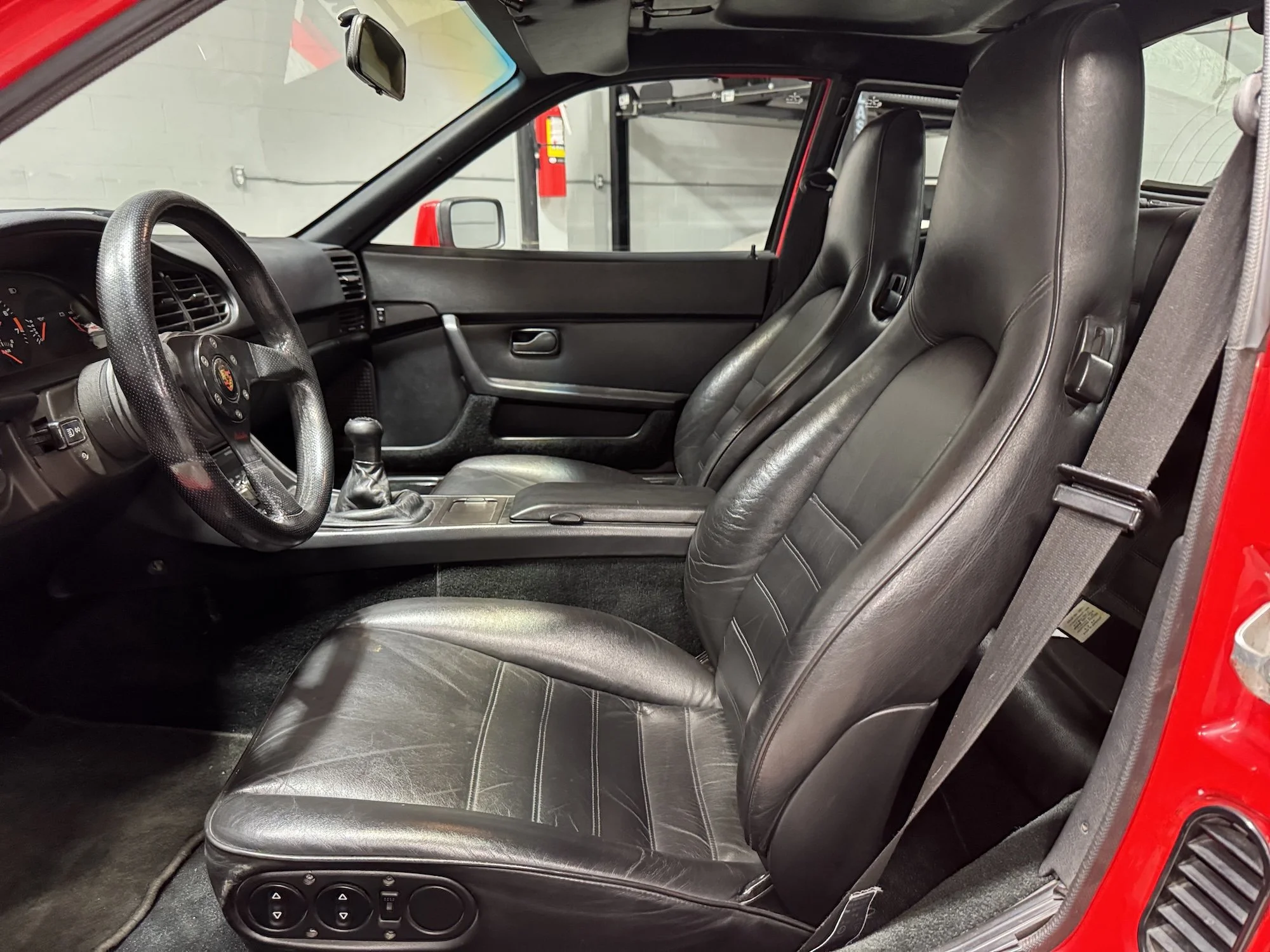 1987 Porsche 944 Turbo Drivers.jpeg