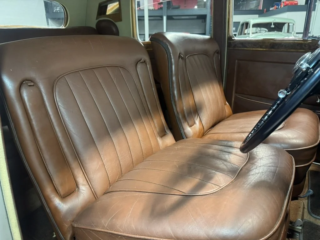 1952_Bentley_MKVI_Seats.jpg