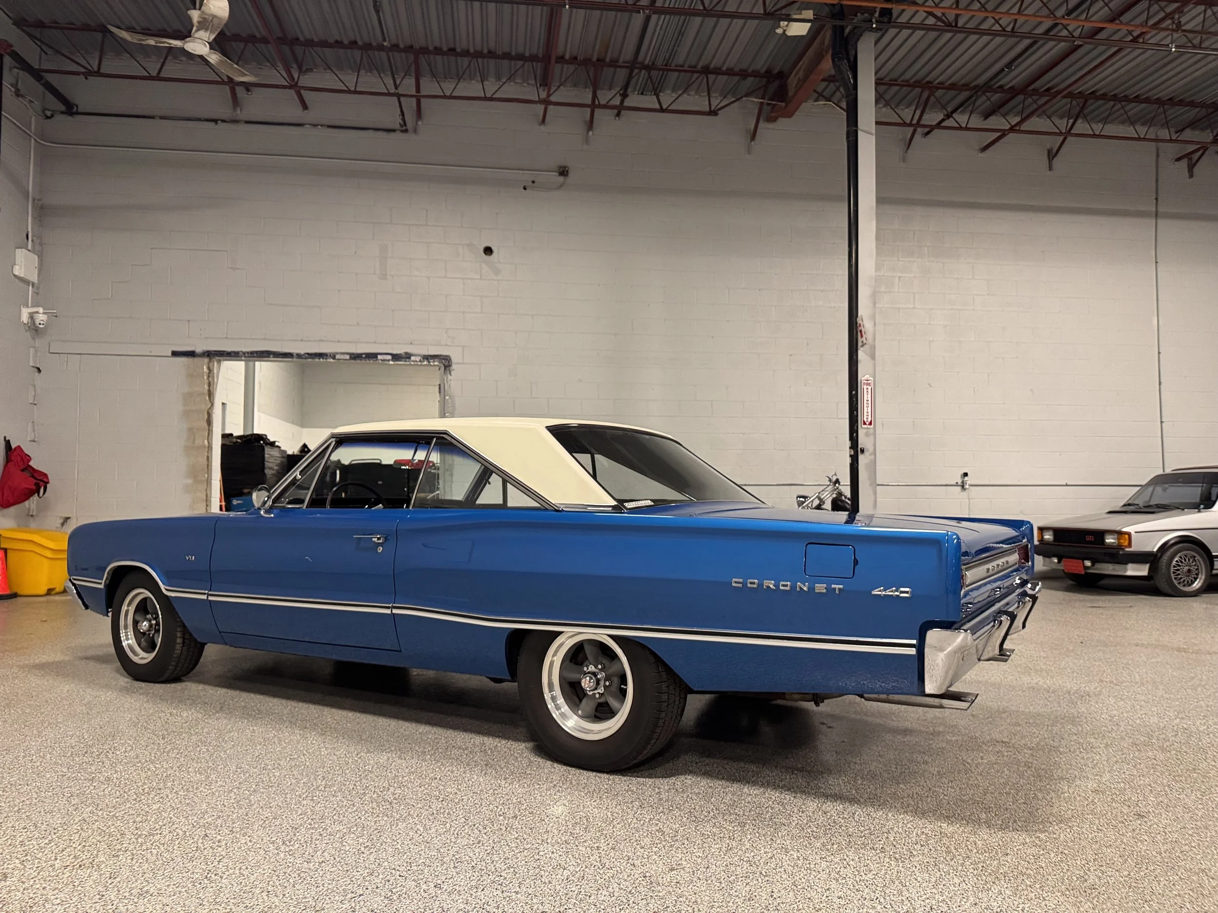 1967_Dodge_Coronet_Left.jpeg