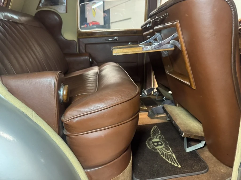 1952_Bentley_MKVI_RearSeats3.jpg
