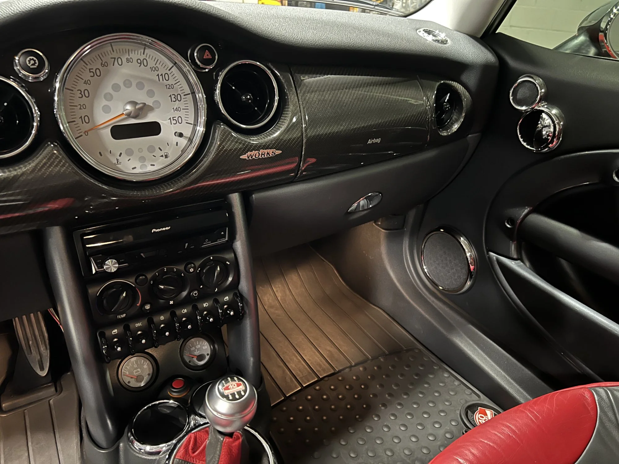 2004 Mini Cooper S - Dash Passenger.jpg