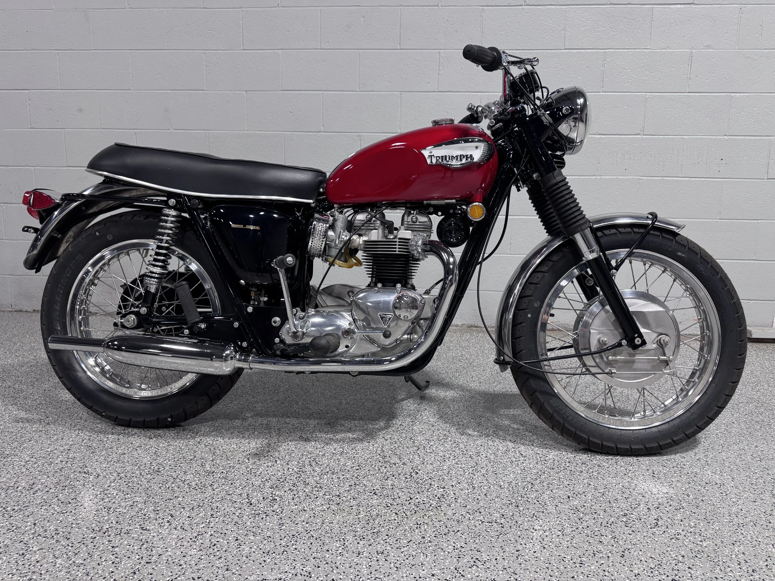 1968 Triumph Bonneville Right.JPG