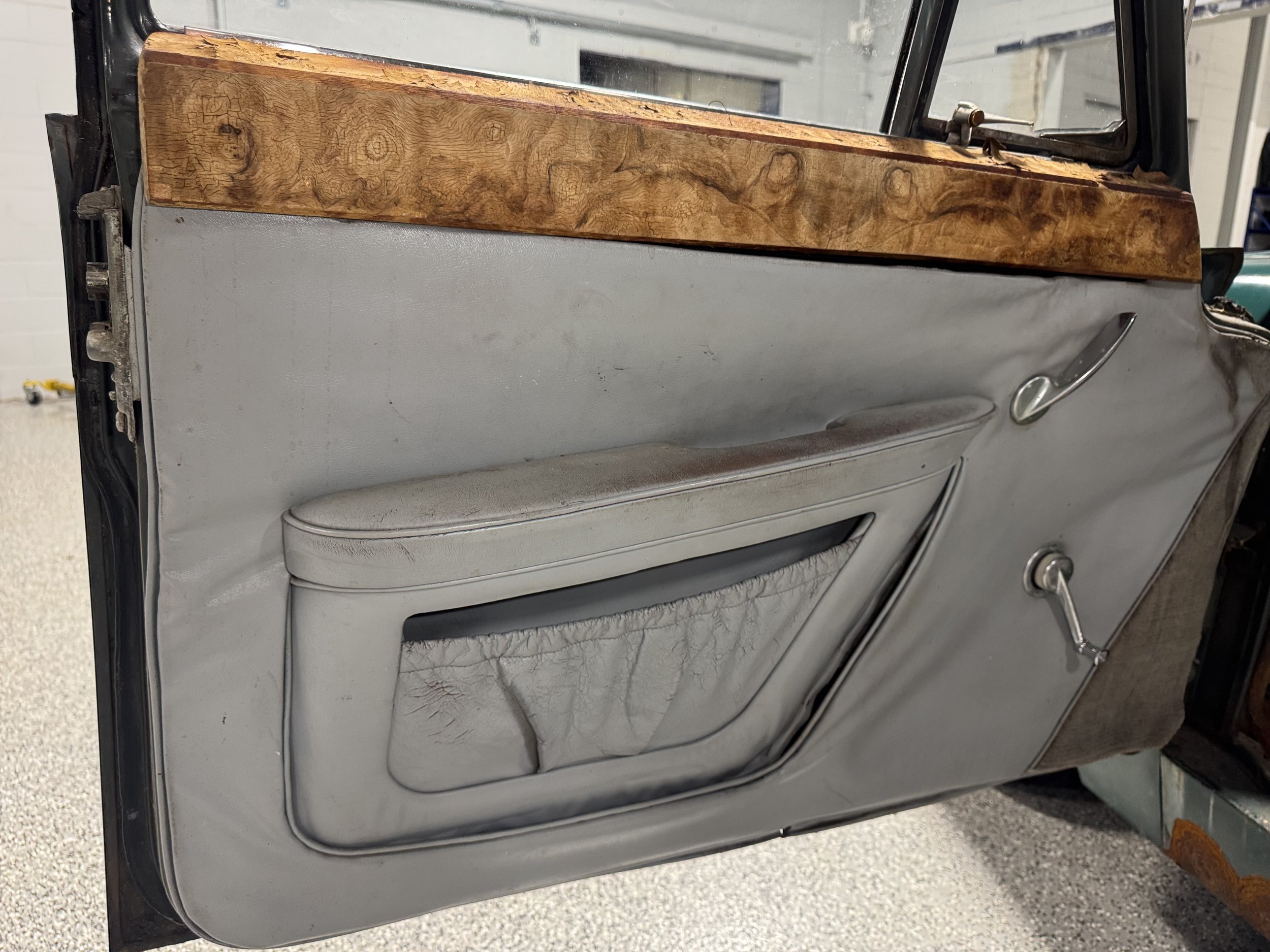 1967 Vanden Plas Rolls Pass Door.jpeg