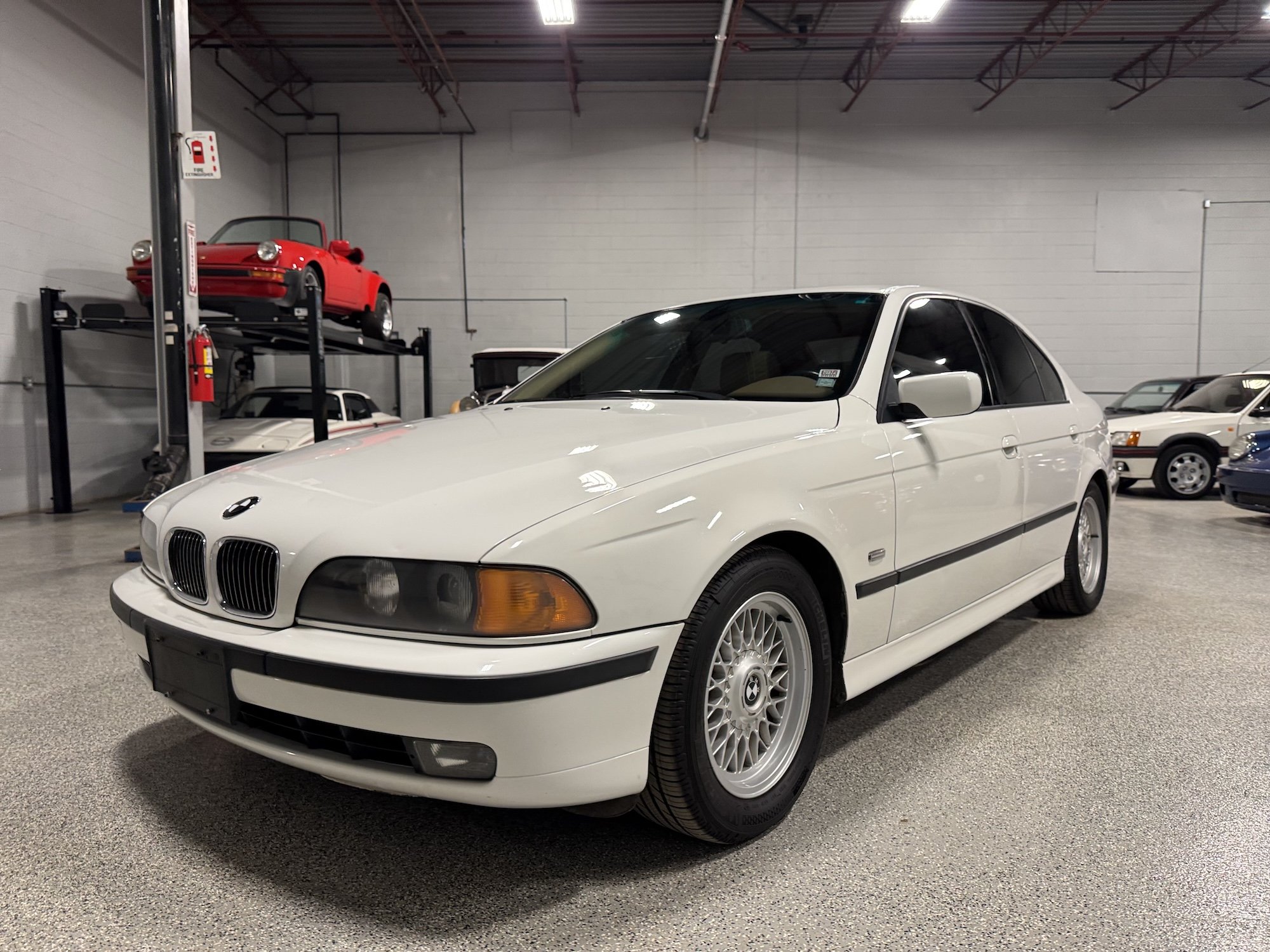 2000_BMW_540_FrontLeft.jpeg