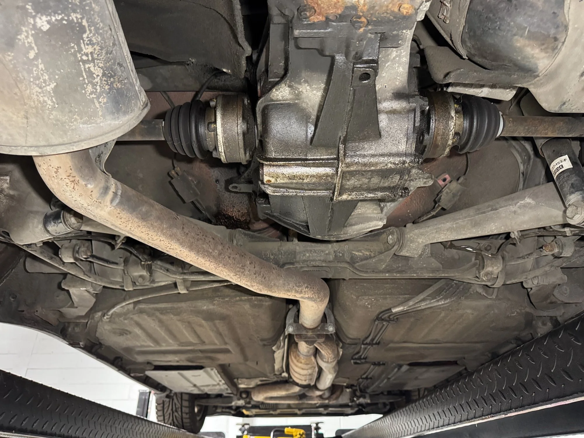 1987 Porsche 944 Turbo Under.jpeg