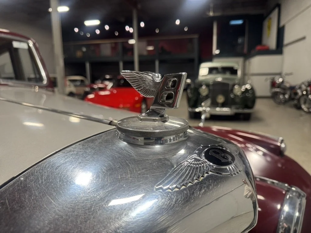 1952_Bentley_MKVI_Emblem.jpg