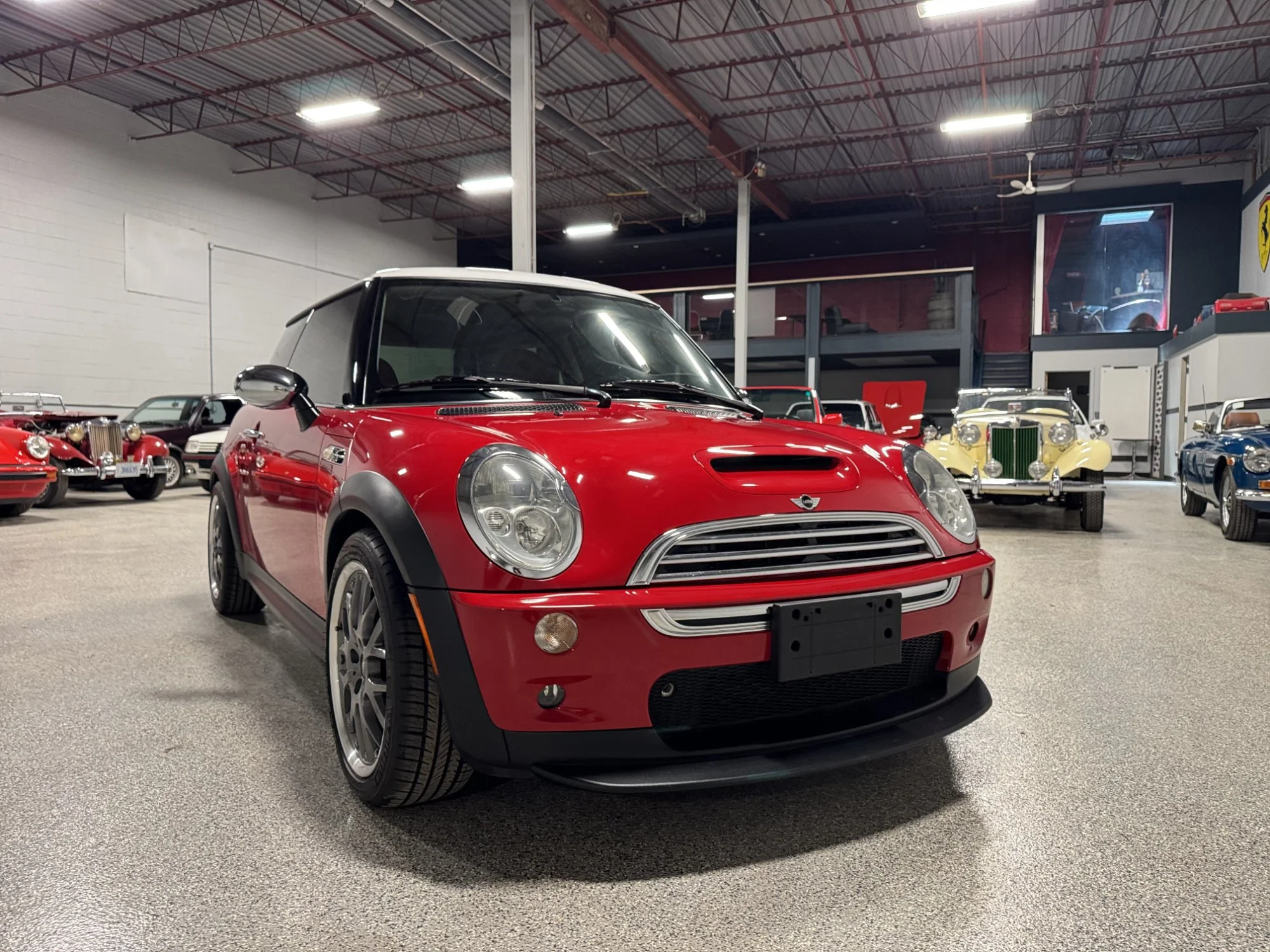 2004 Mini Cooper S -Front Right.jpg