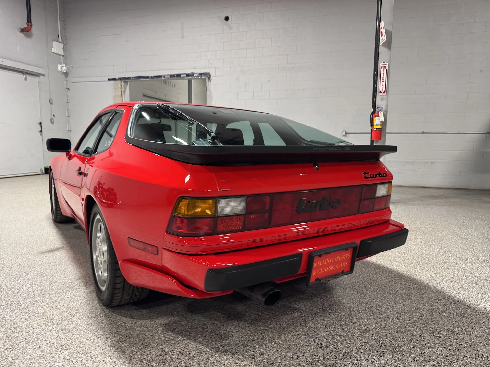 1987 Porsche 944 Turbo Left R2.jpeg