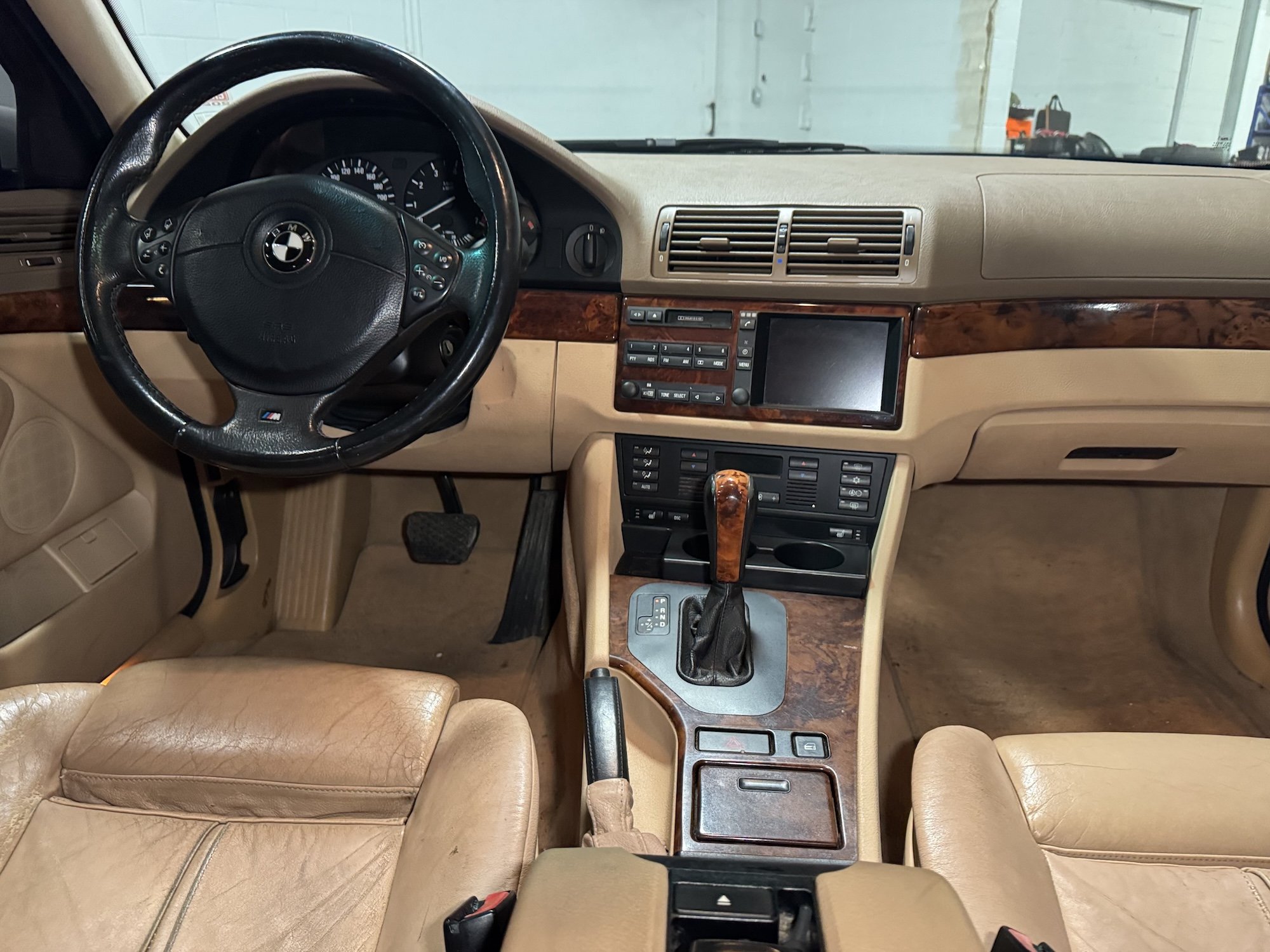 2000_BMW_540_Interior3.jpeg