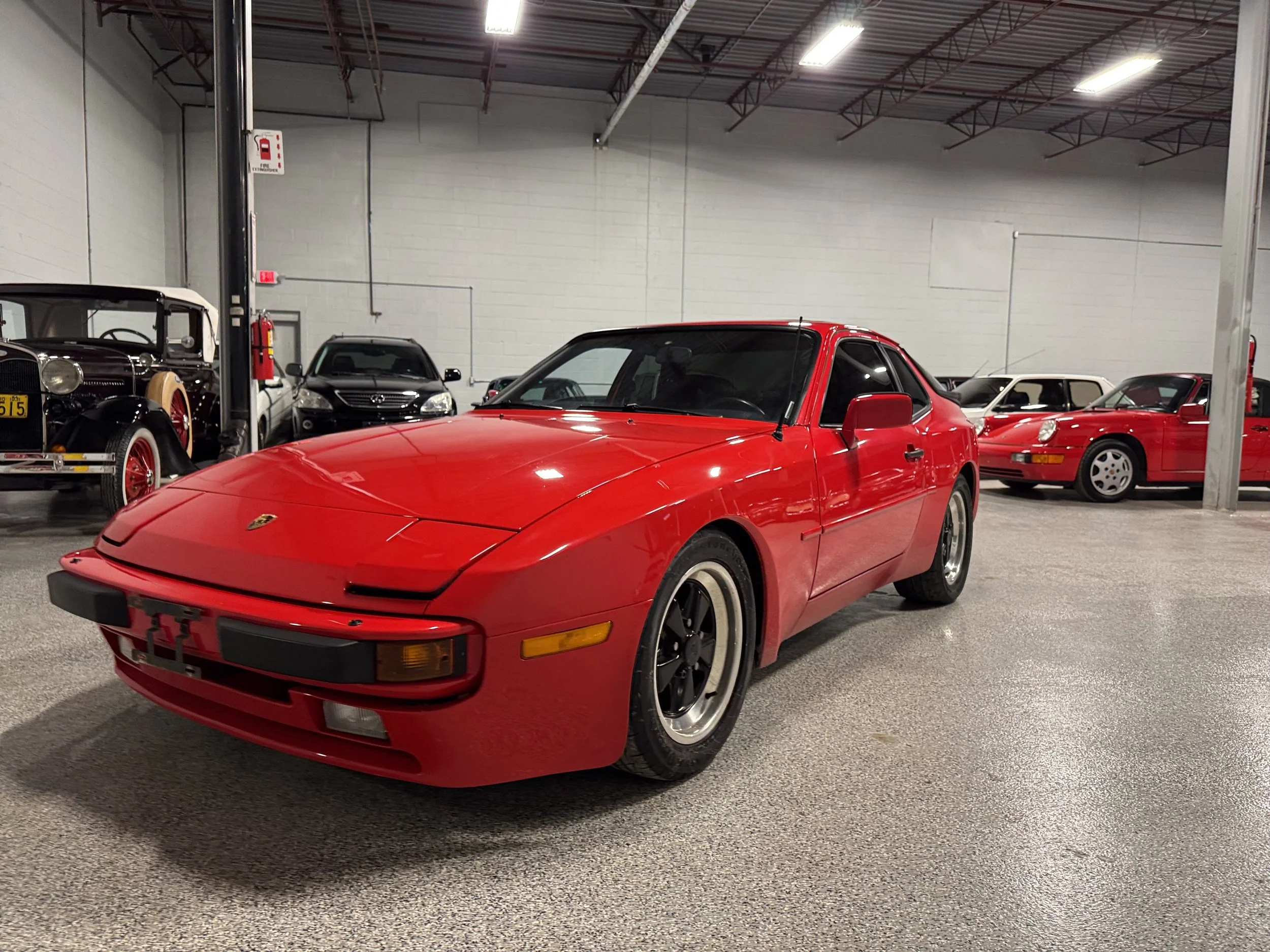 1984_Porsche_944_Front_Left.jpeg