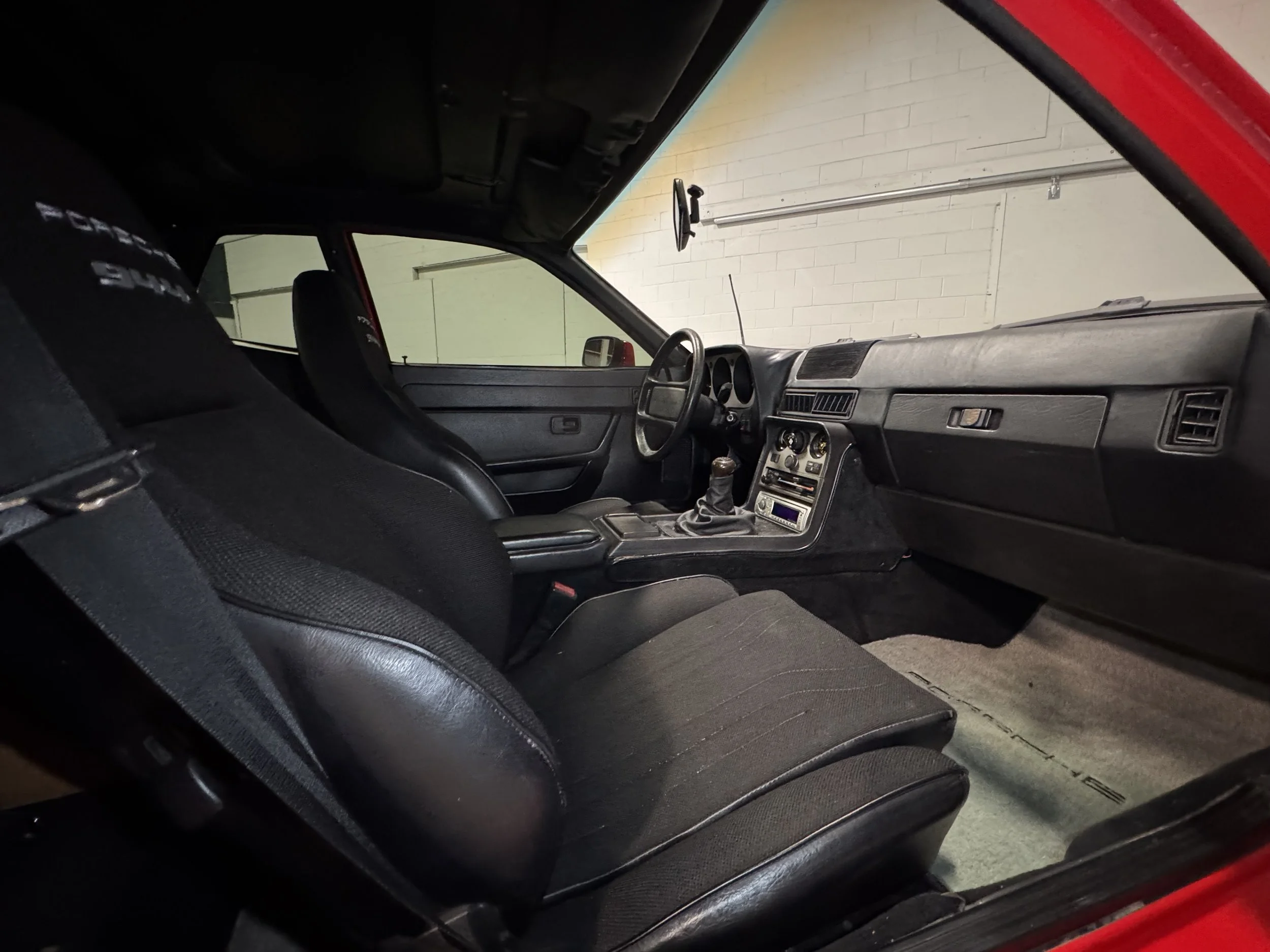1984_Porsche_944_Interior.jpeg