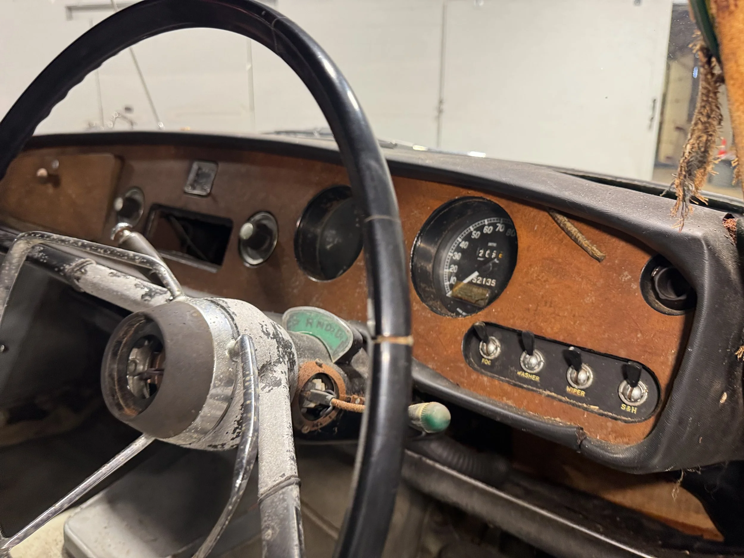 1967 Vanden Plas Rolls Wheel.jpeg
