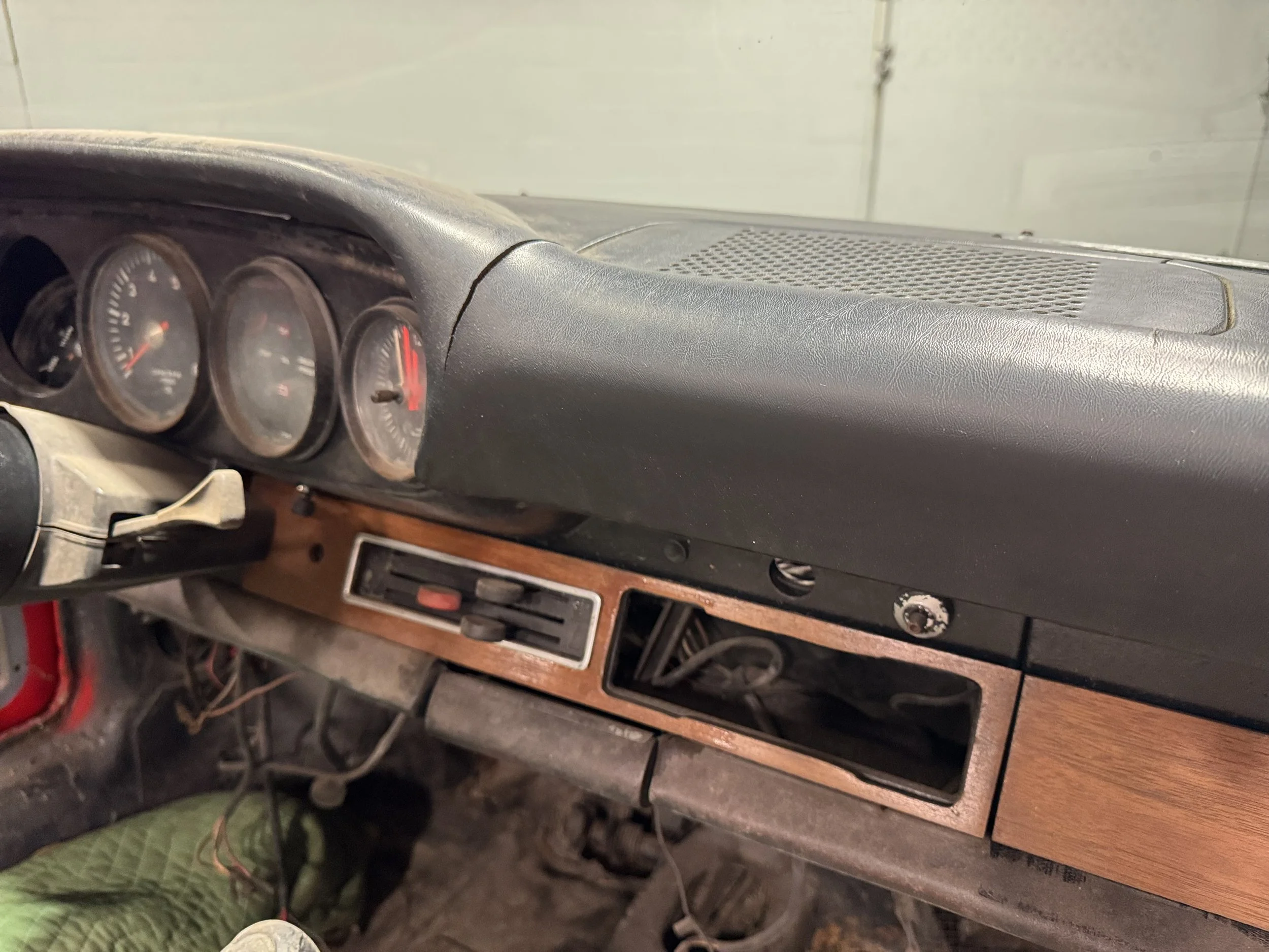 1971 Porsche 911 Cab Project Dash 3.jpeg