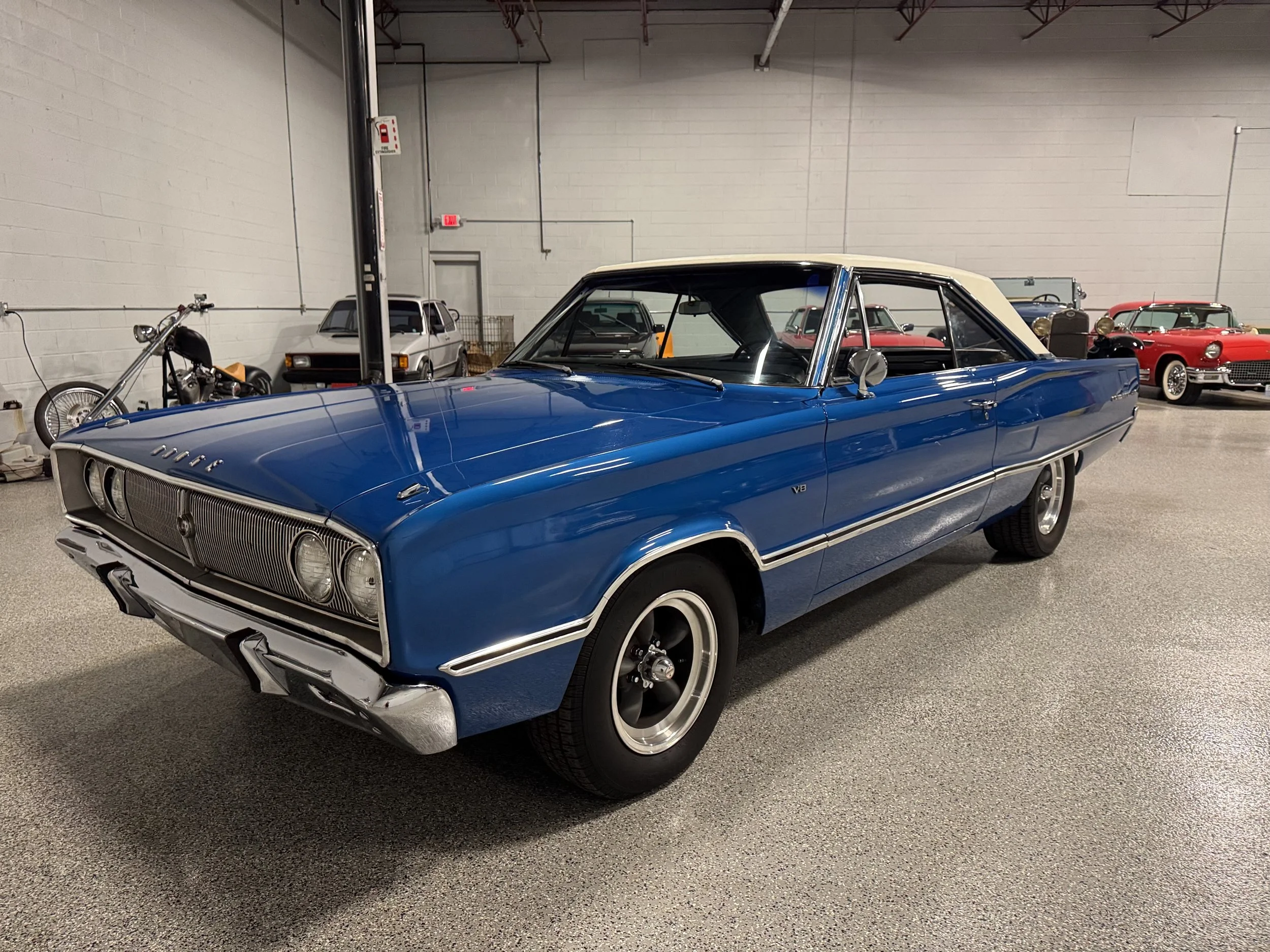 1967_Dodge_Coronet_Front_High.jpeg