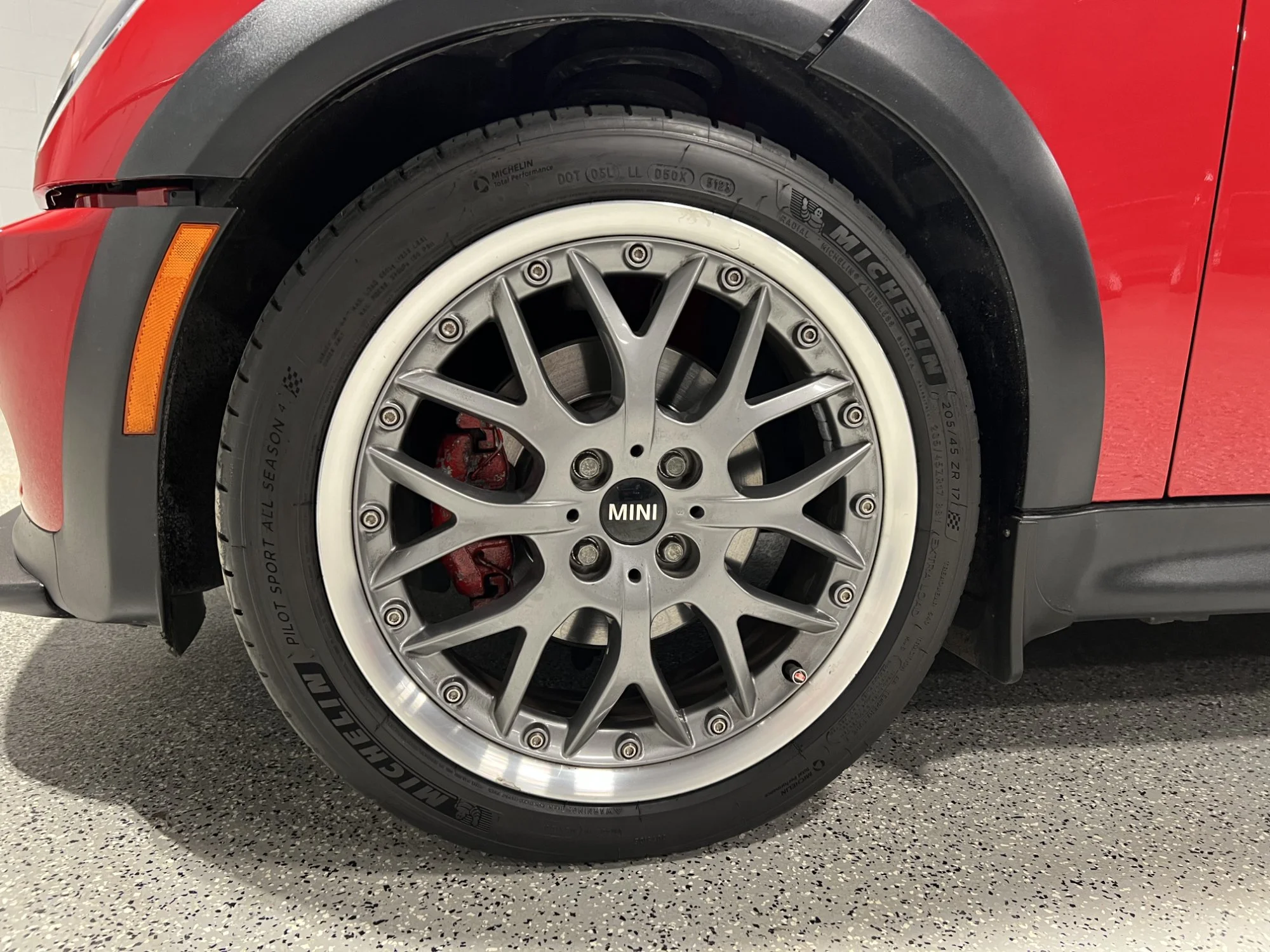 2004 Mini Cooper S - Wheel.jpg