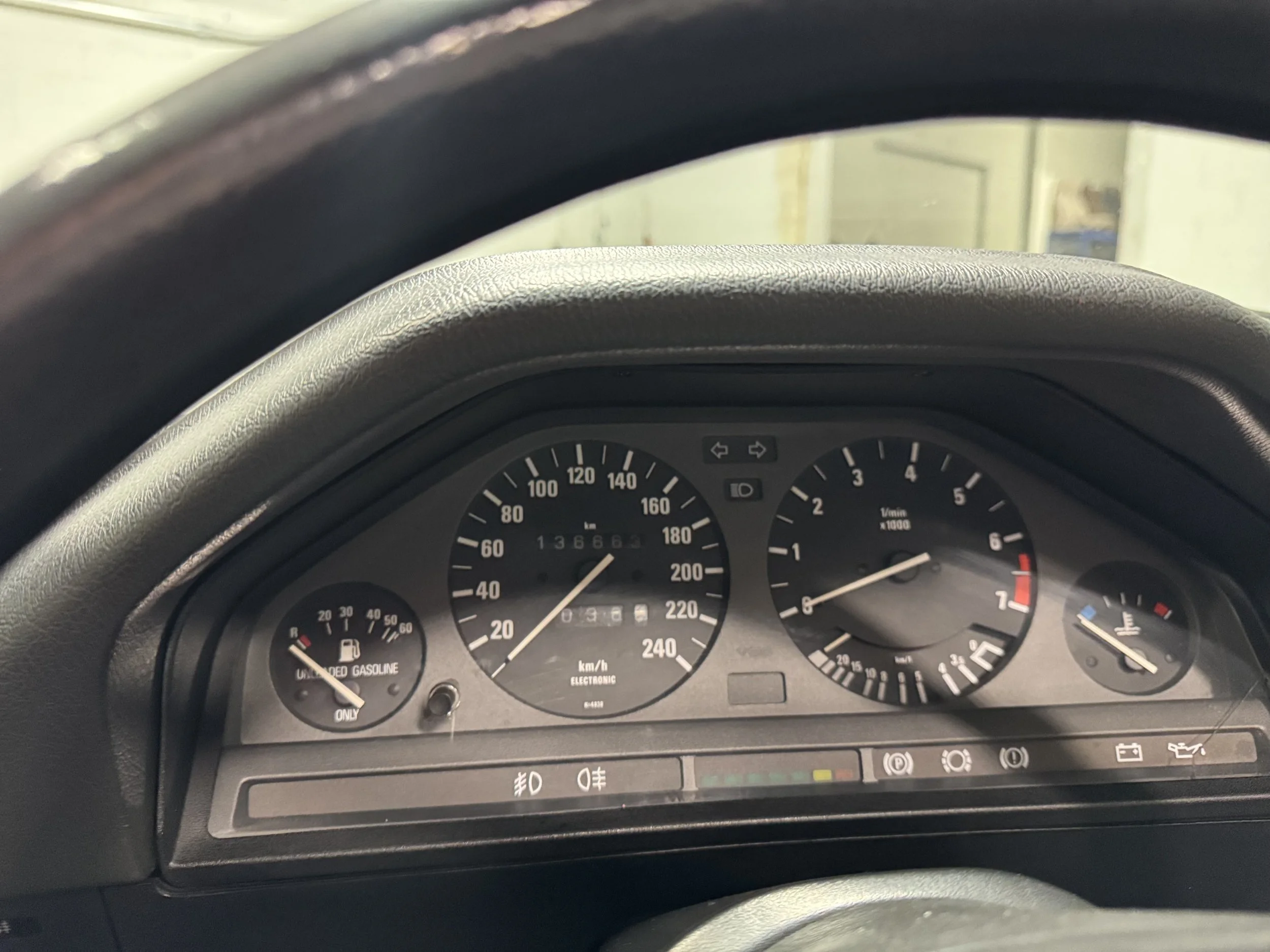 1990_BMW_320i_Dash.jpeg