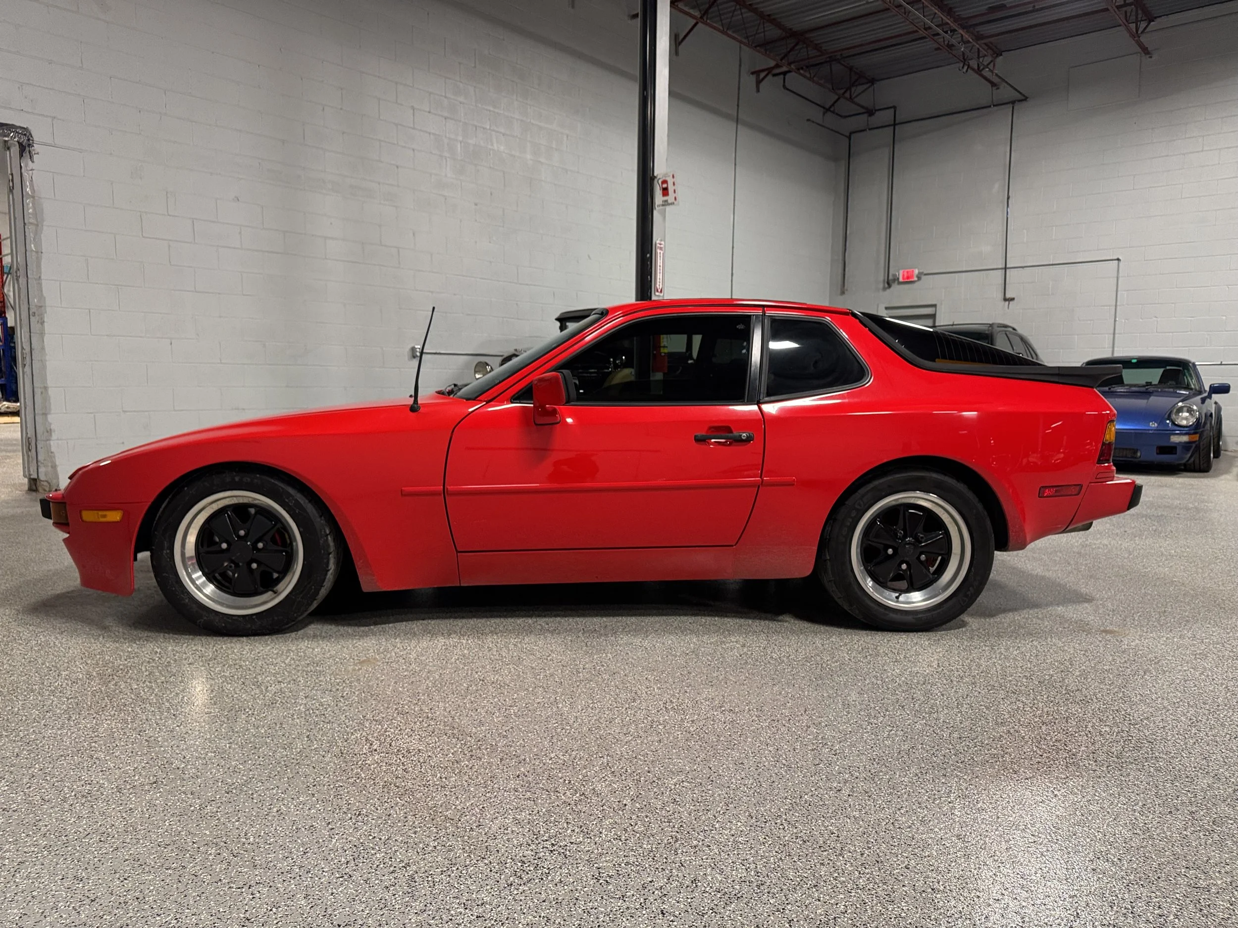 1984_Porsche_944_L.jpeg