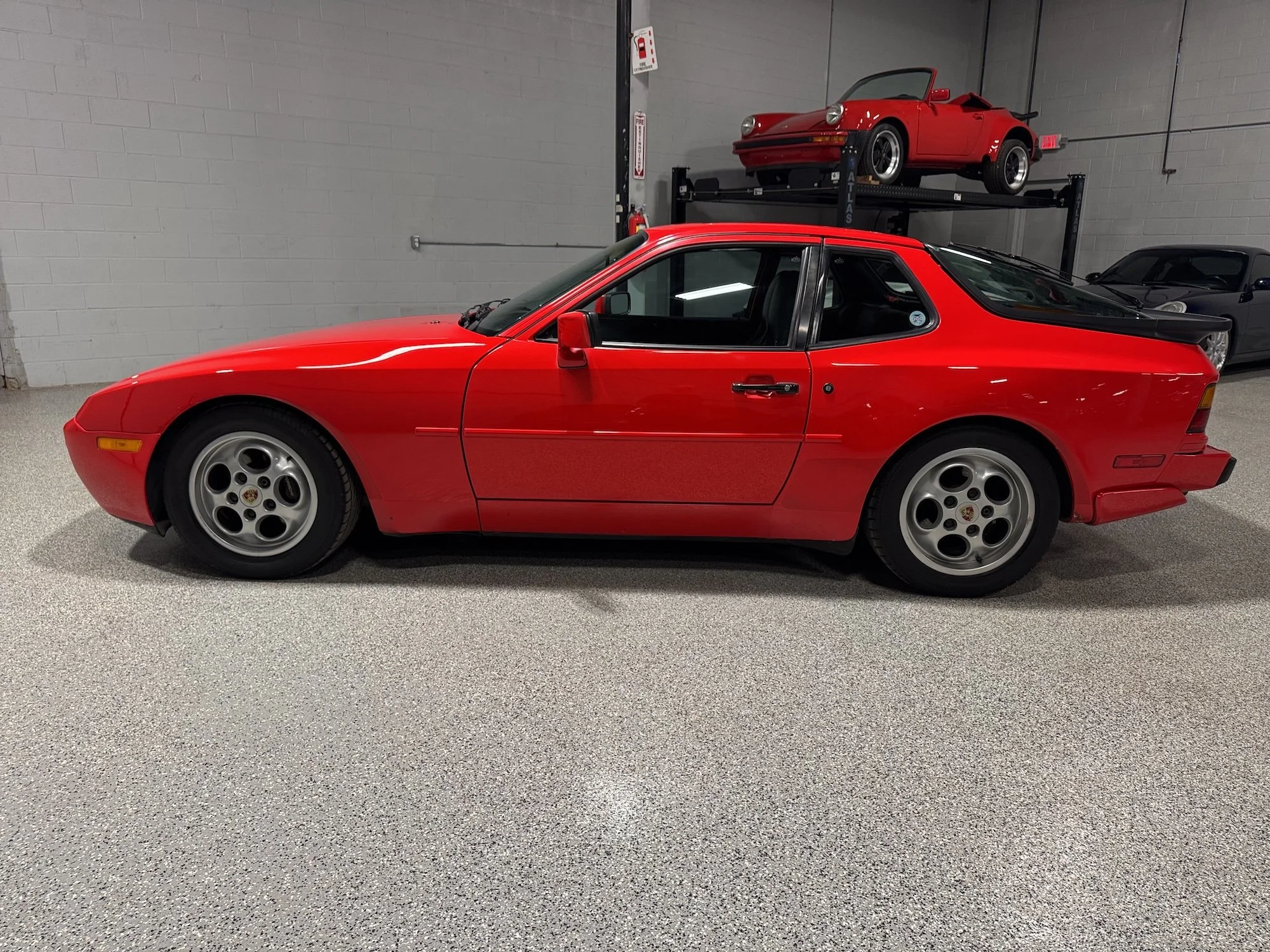 1987 Porsche 944 Turbo Left.jpeg