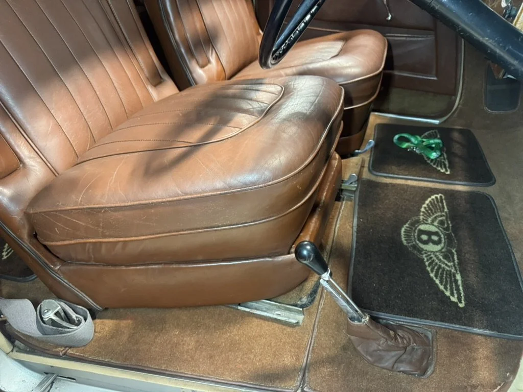 1952_Bentley_MKVI_DriversSeat.jpg