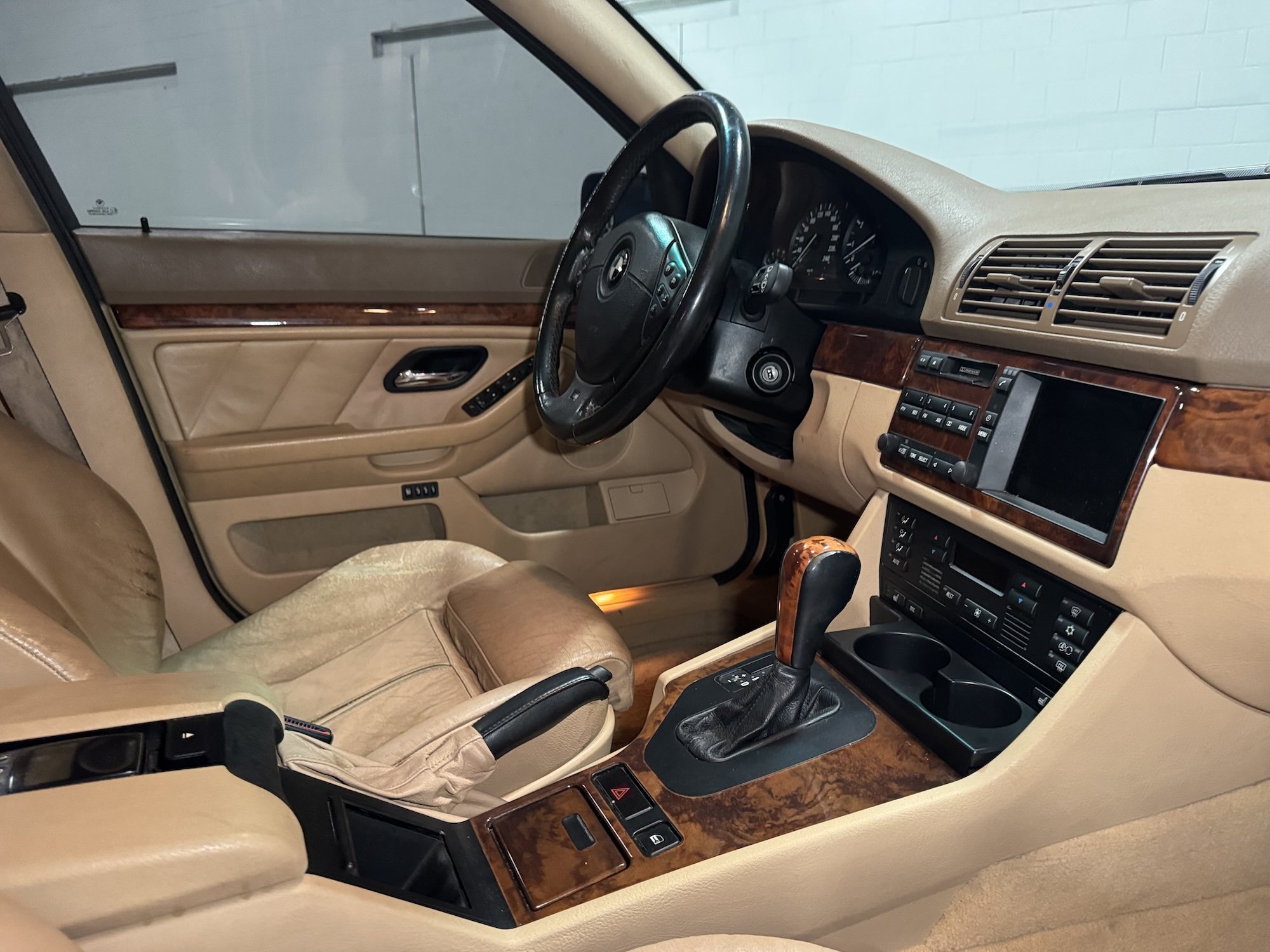 2000_BMW_540_interior.jpeg