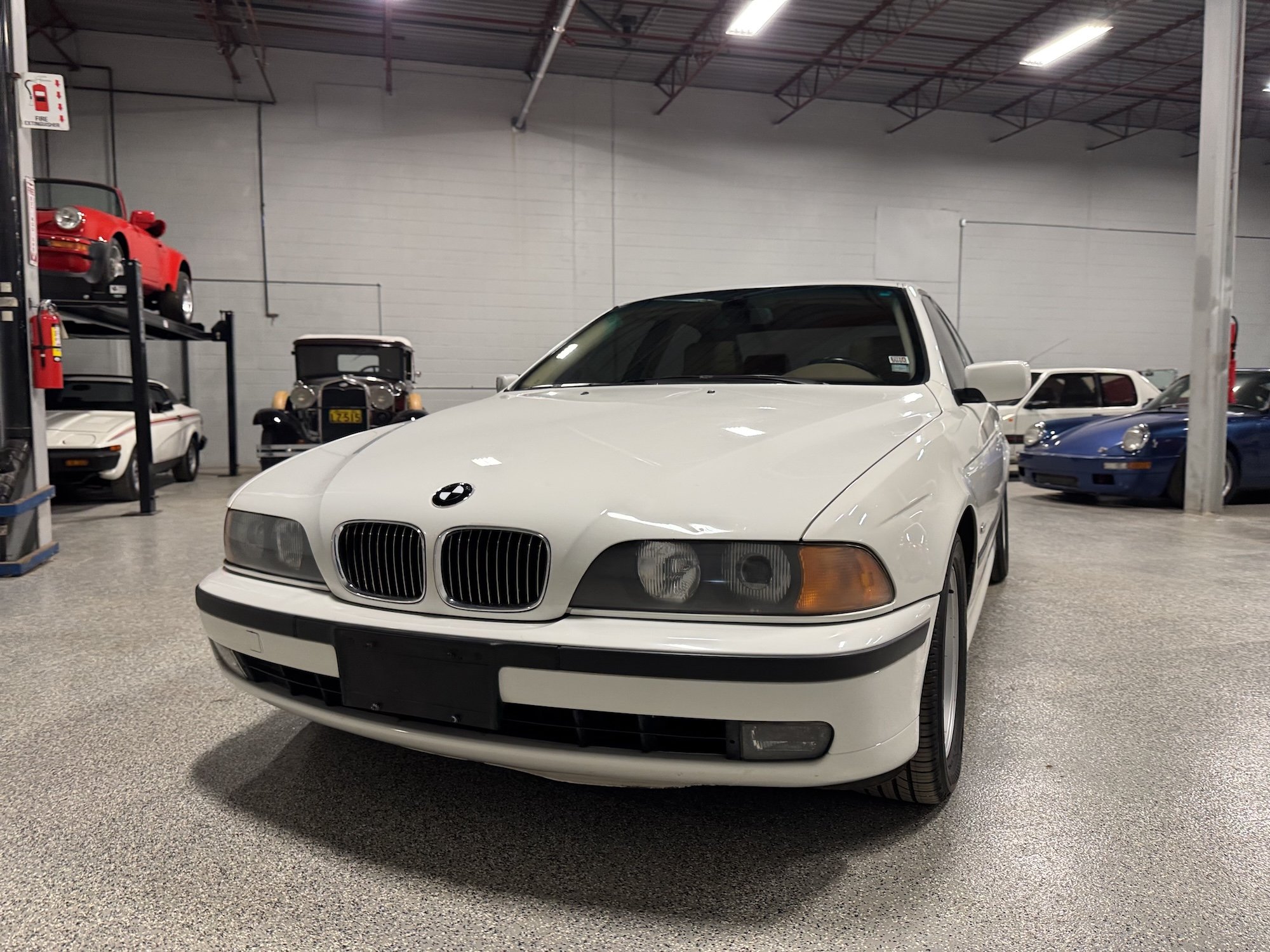 2000_BMW_540_Front_Left.jpeg